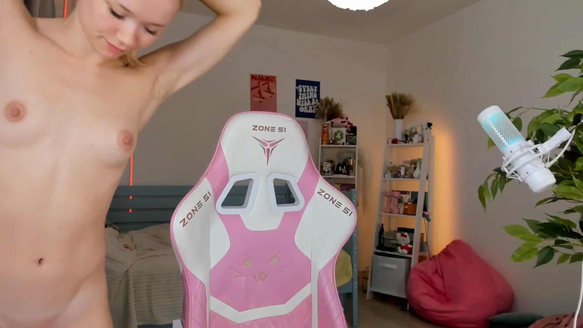 Gallery image thumbnail from Alice_Chery's myfreecams stream on, 10/26/2025, 10:58 image 14 of 20