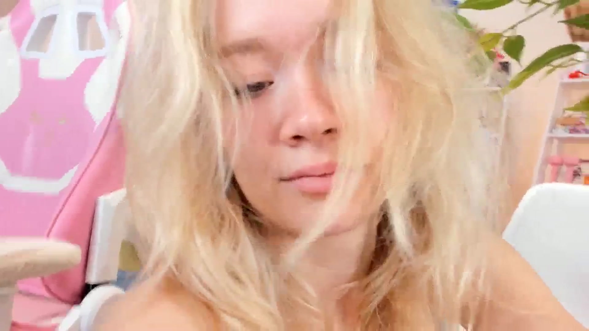 Gallery image thumbnail from Alice_Chery's myfreecams stream on, 10/28/2025, 08:37 image 18 of 20