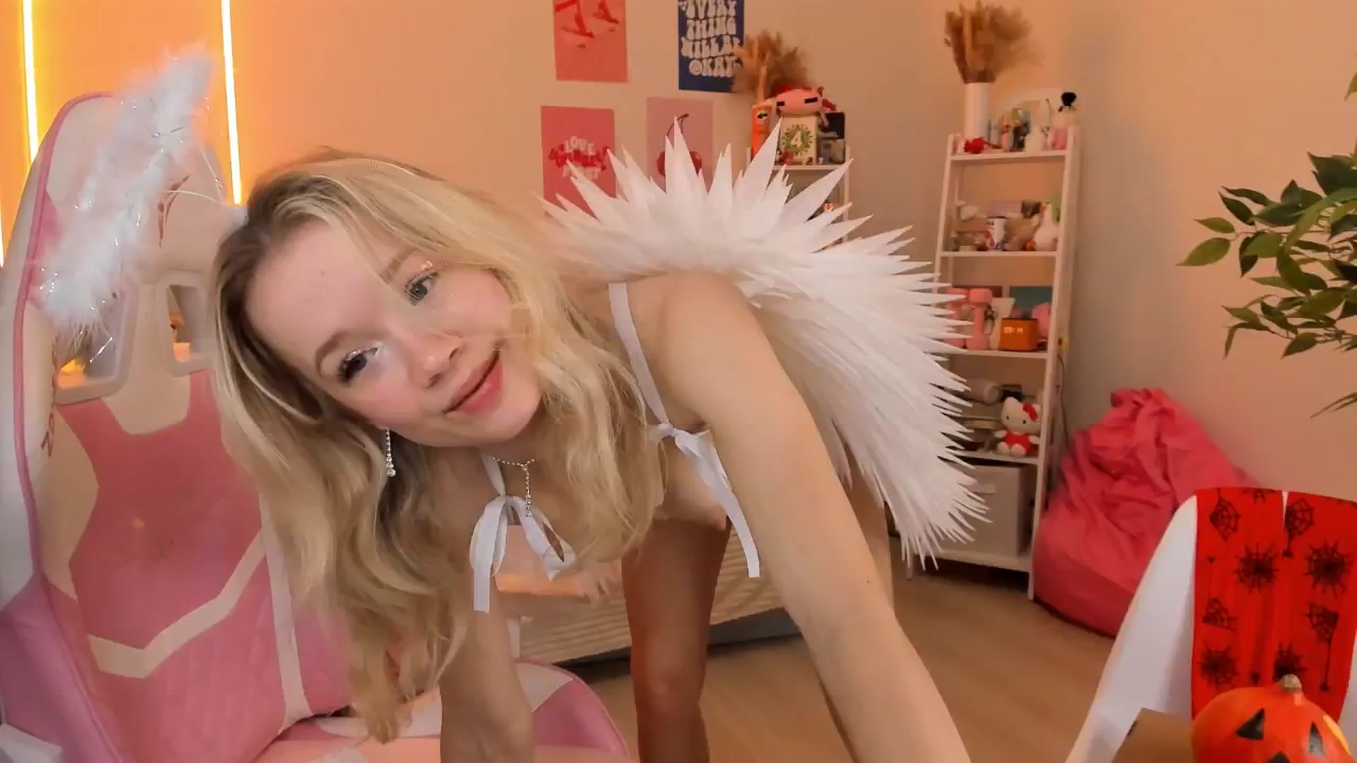 Gallery image thumbnail from Alice_Chery's myfreecams stream on, 11/01/2025, 06:19 image 20 of 20