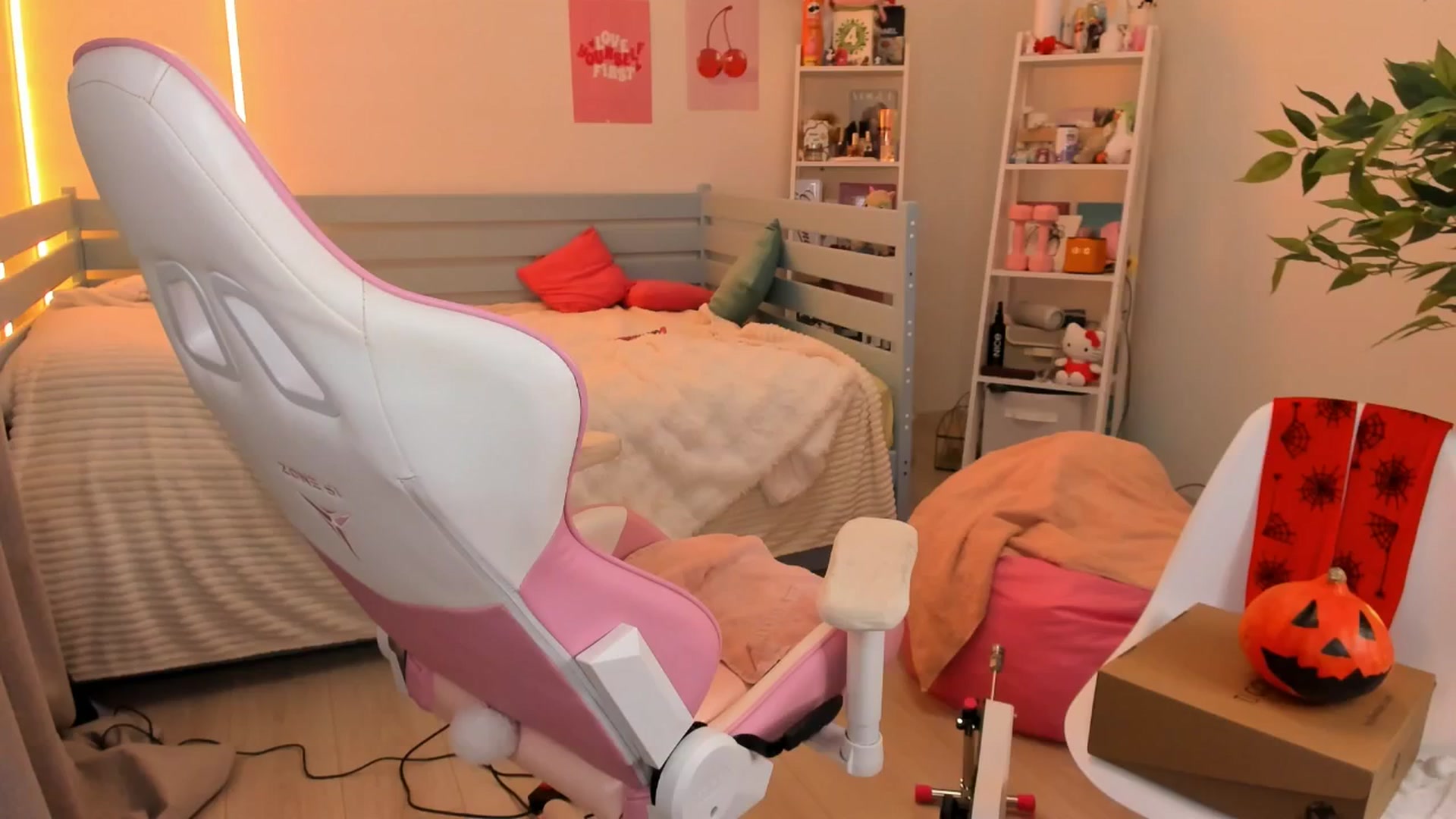 Gallery image thumbnail from Alice_Chery's myfreecams stream on, 11/01/2025, 10:37 image 19 of 20