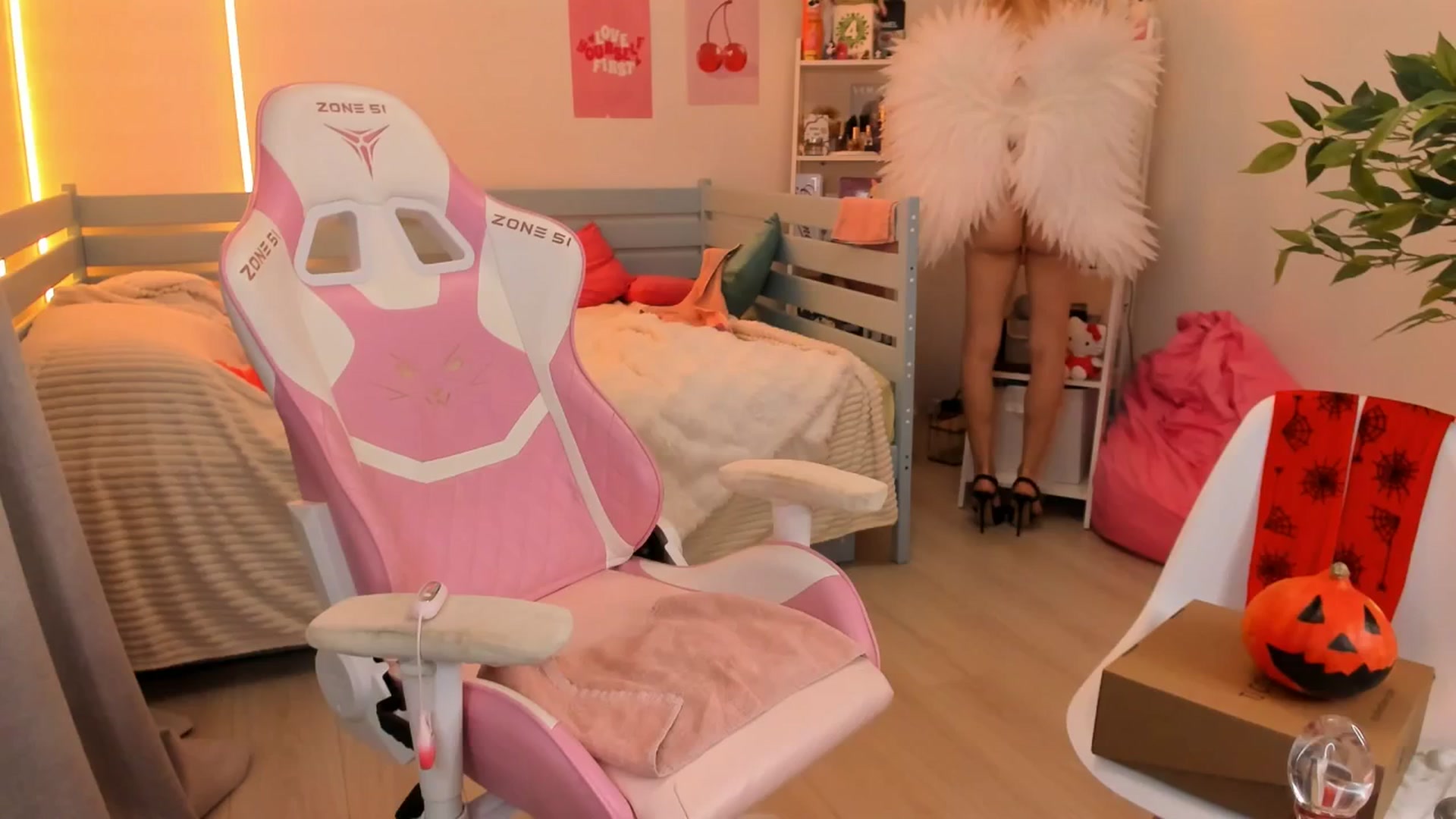 Gallery image thumbnail from Alice_Chery's myfreecams stream on, 11/01/2025, 10:37 image 18 of 20