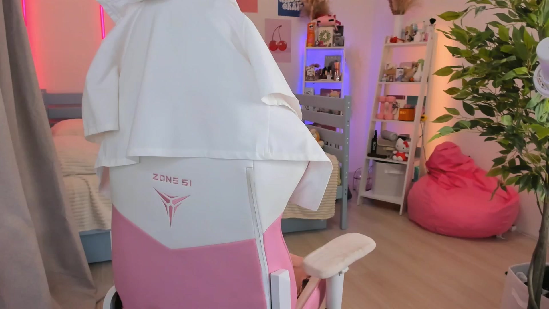 Gallery image thumbnail from Alice_Chery's myfreecams stream on, 11/04/2025, 09:14 image 10 of 20