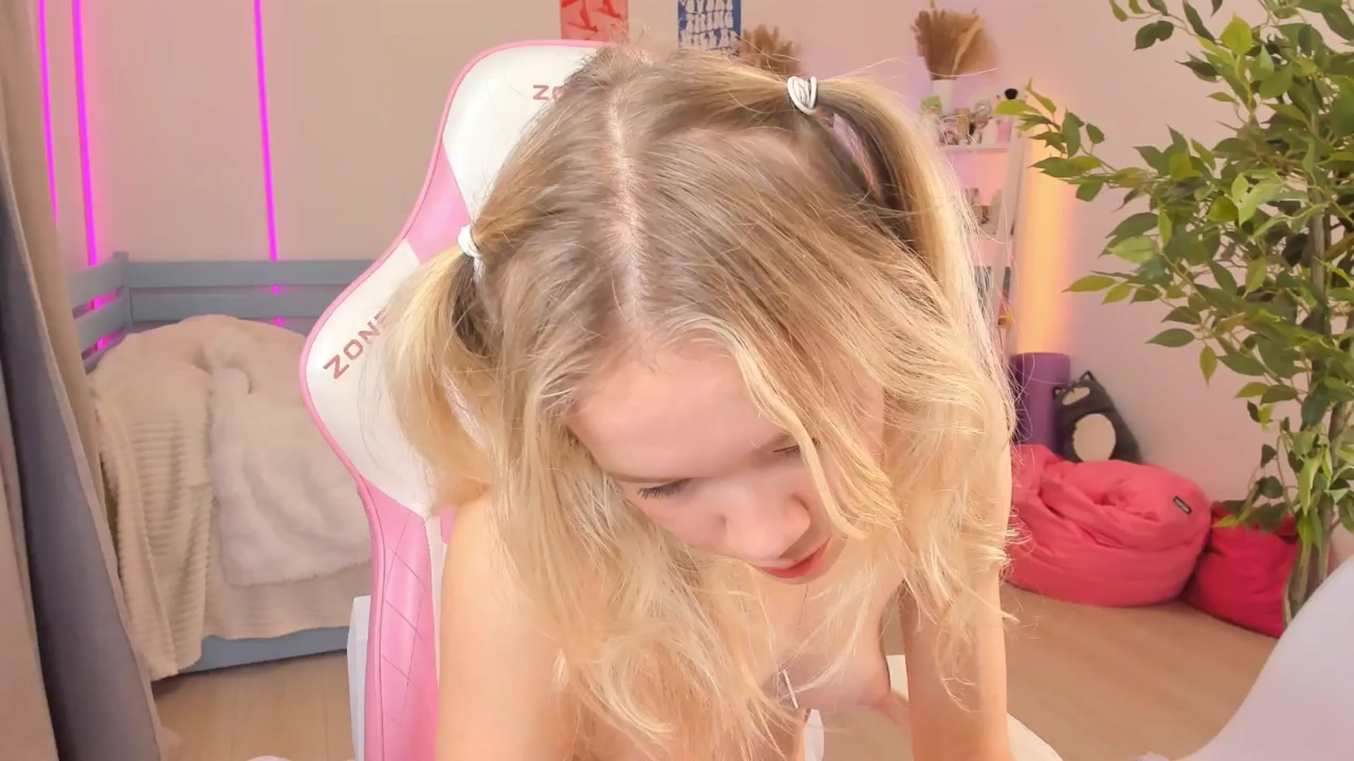 Gallery image thumbnail from Alice_Chery's myfreecams stream on, 11/09/2025, 07:05 image 4 of 20