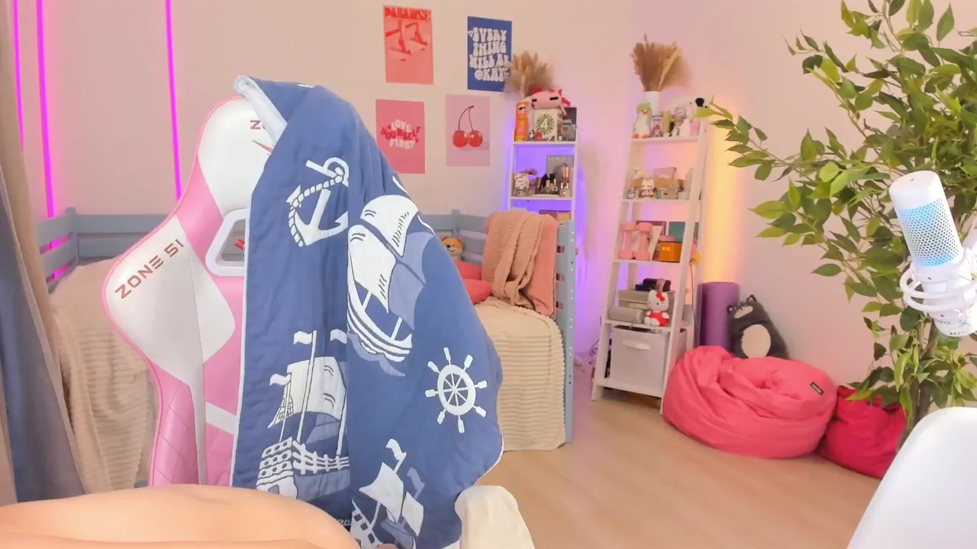 Gallery image thumbnail from Alice_Chery's myfreecams stream on, 11/09/2025, 09:02 image 1 of 20