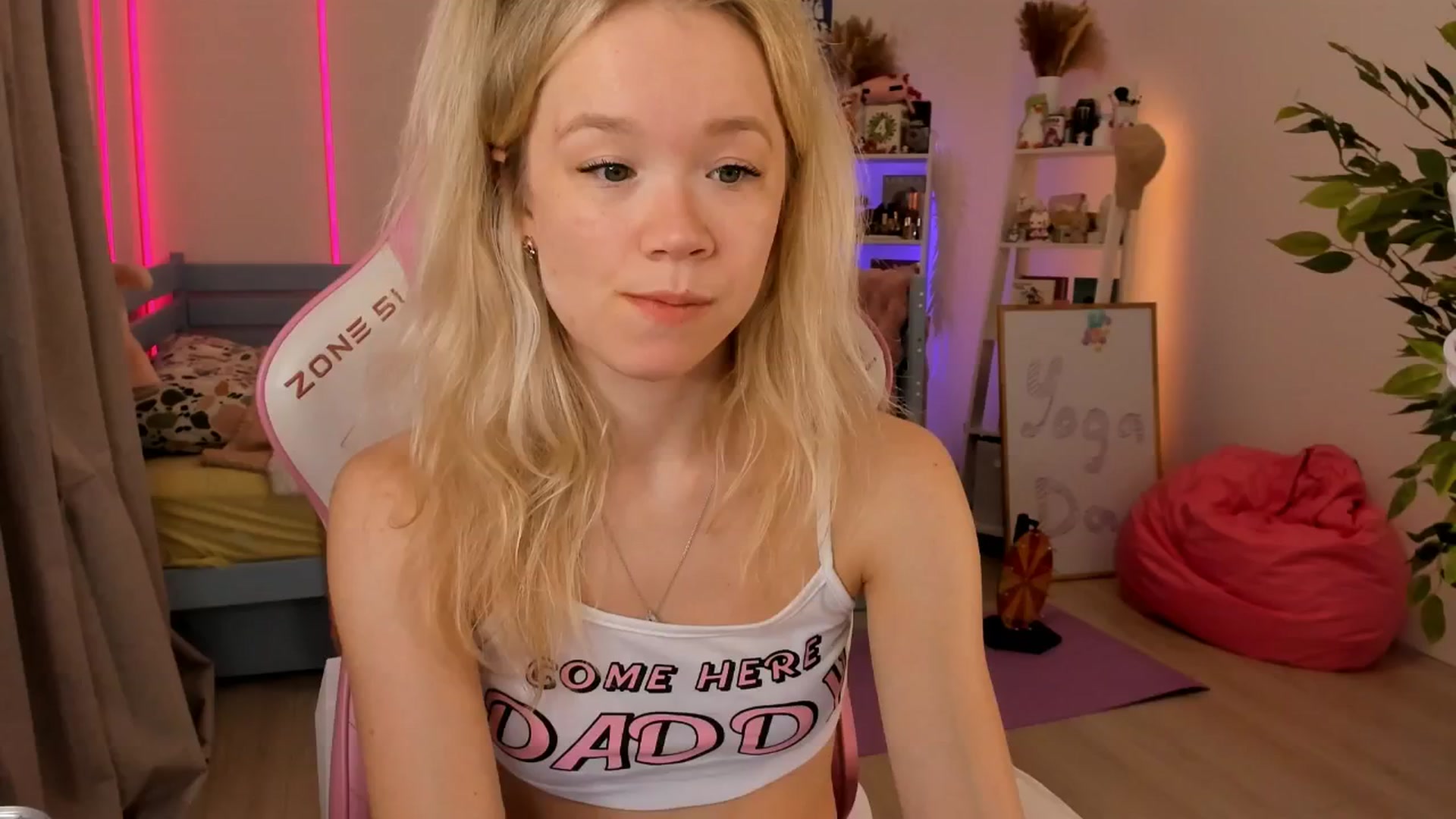 Gallery image thumbnail from Alice_Chery's myfreecams stream on, 11/12/2025, 09:01 image 14 of 20