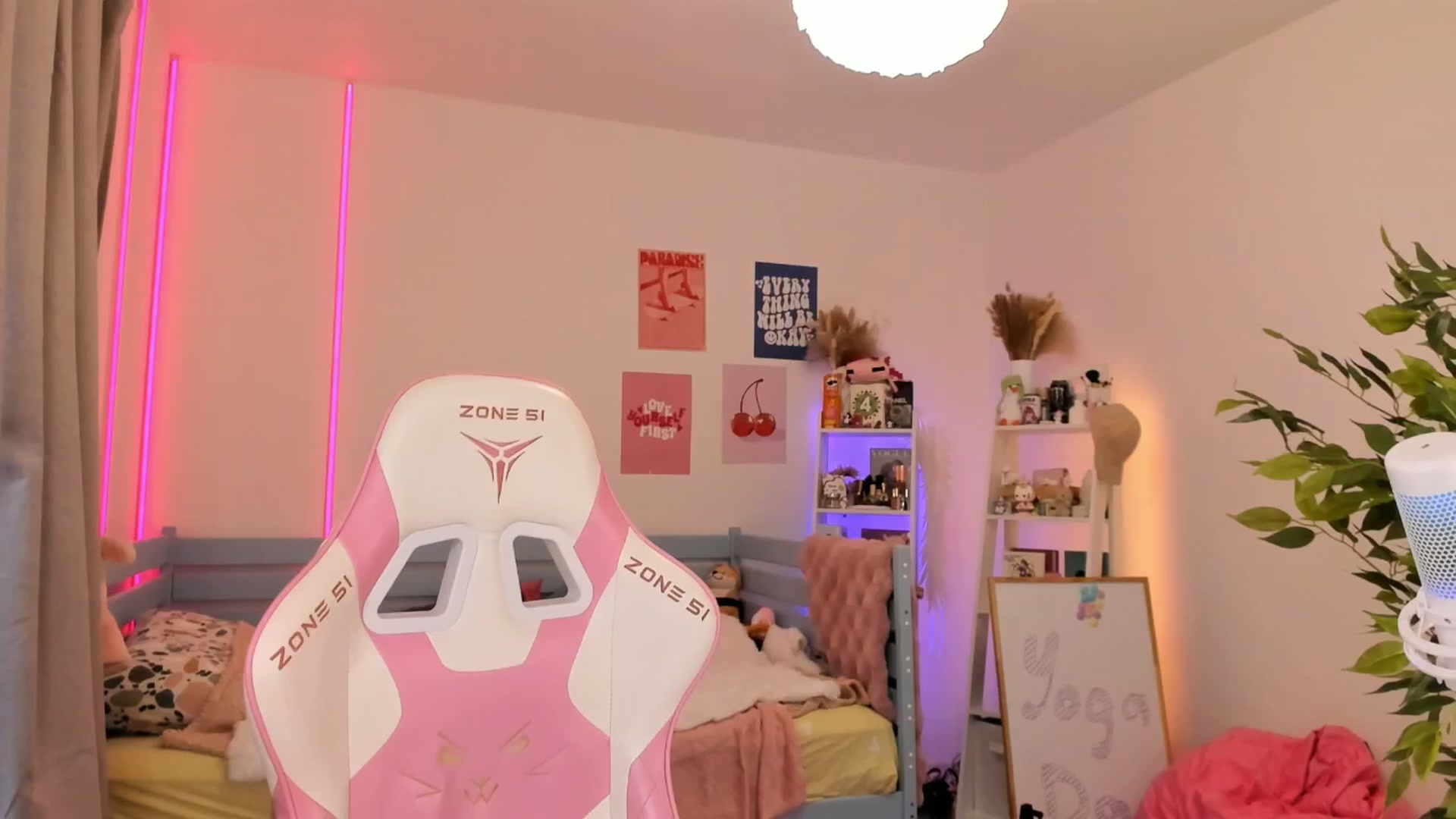 Gallery image thumbnail from Alice_Chery's myfreecams stream on, 11/12/2025, 10:38 image 2 of 20