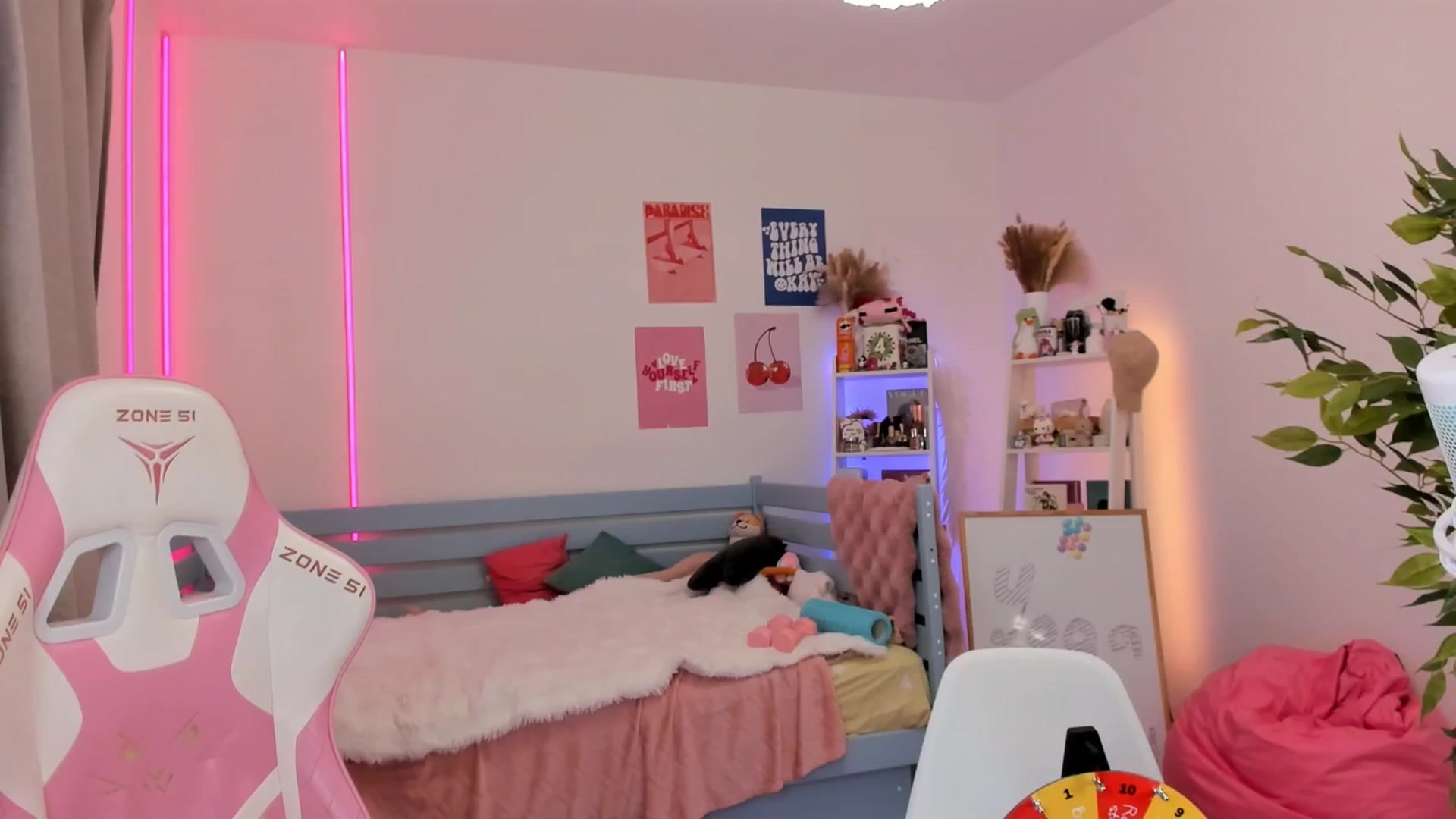 Gallery image thumbnail from Alice_Chery's myfreecams stream on, 11/12/2025, 10:38 image 14 of 20