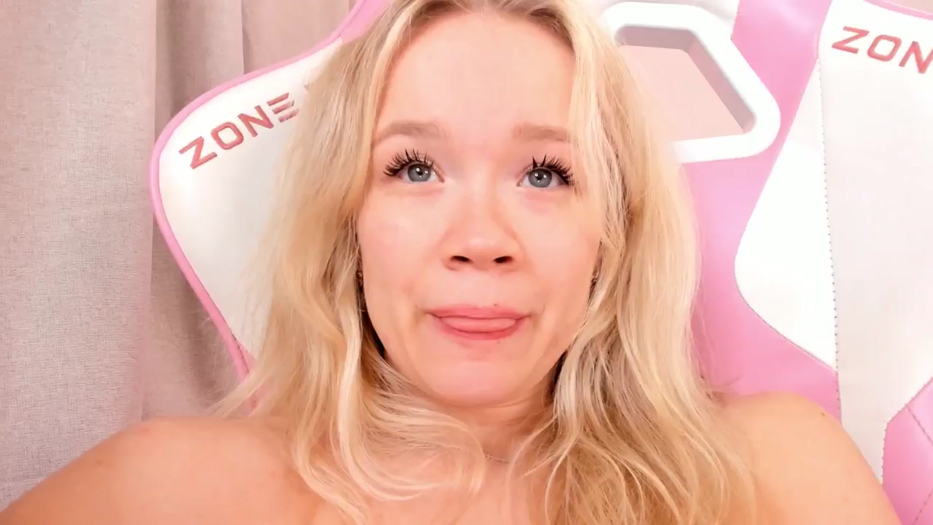 Gallery image thumbnail from Alice_Chery's myfreecams stream on, 11/12/2025, 10:38 image 12 of 20
