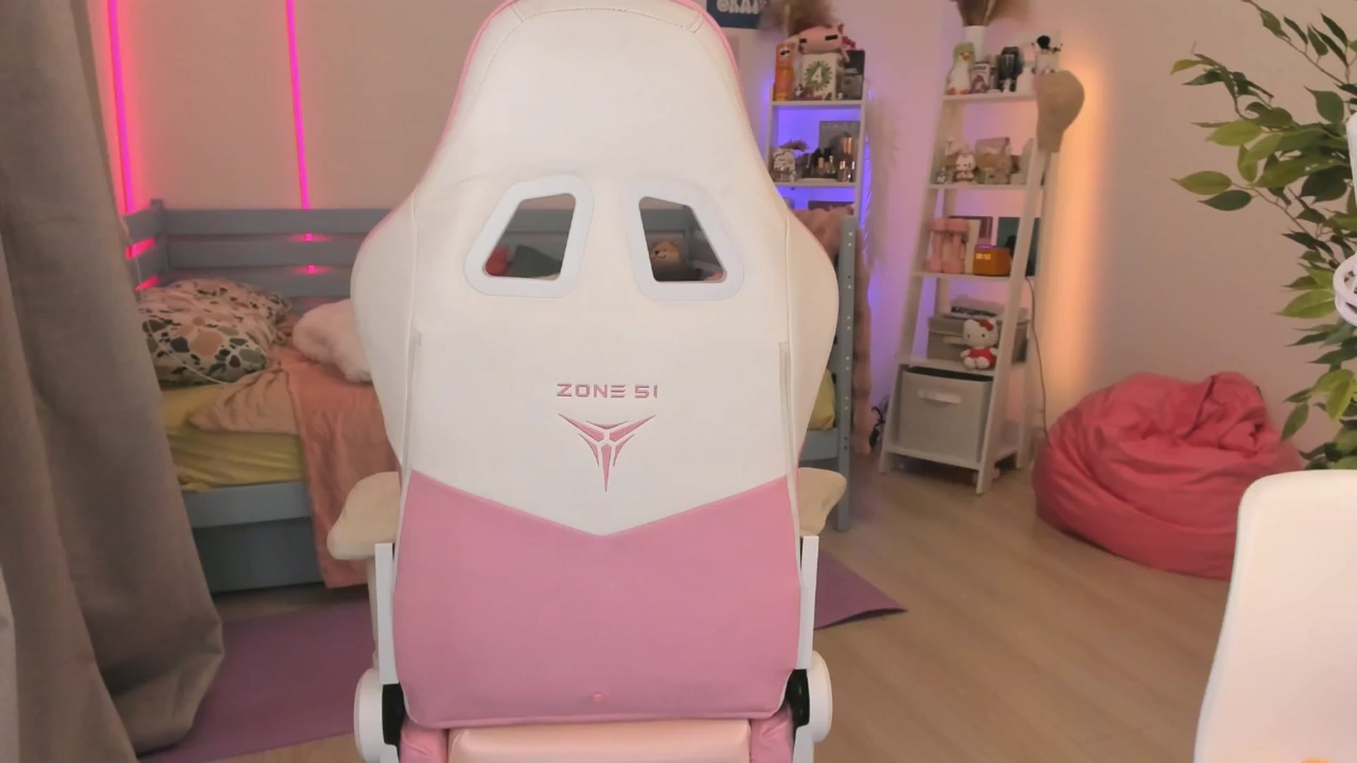 Gallery image thumbnail from Alice_Chery's myfreecams stream on, 11/13/2025, 08:04 image 4 of 20