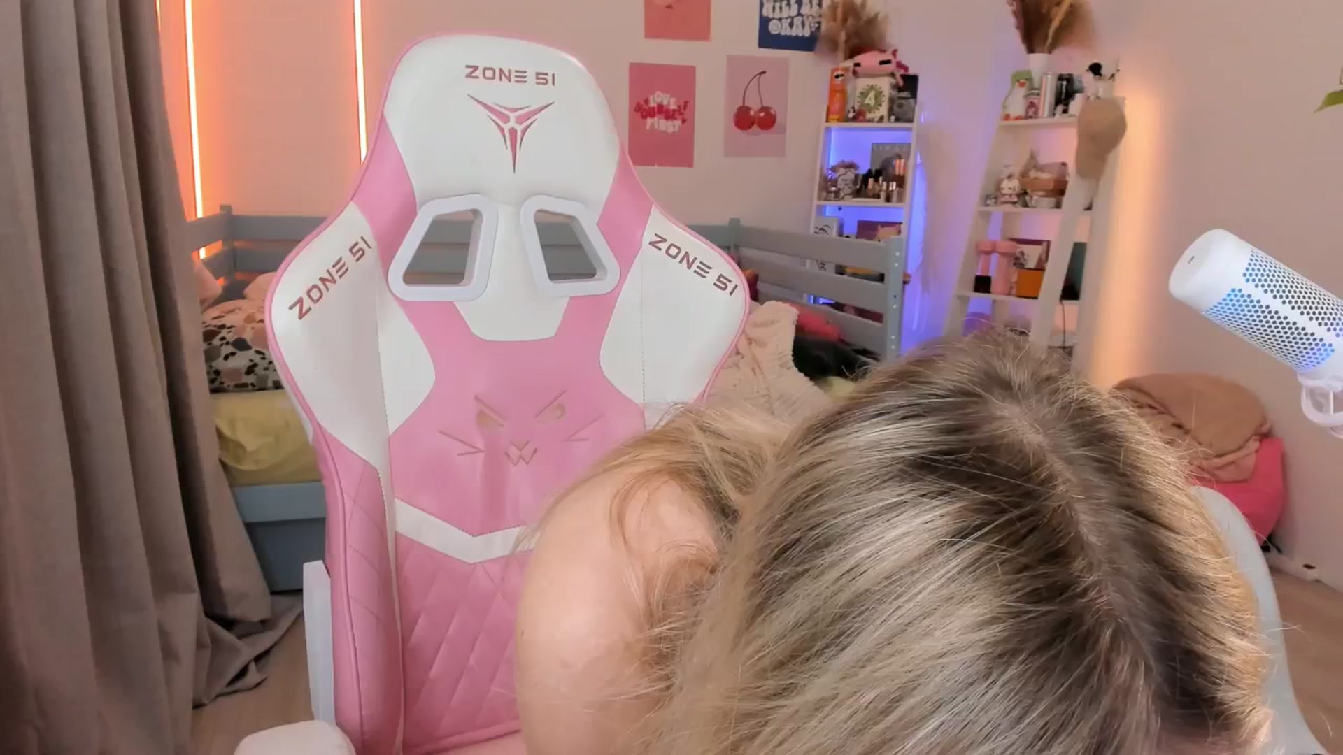 Gallery image thumbnail from Alice_Chery's myfreecams stream on, 11/18/2025, 08:49 image 8 of 20