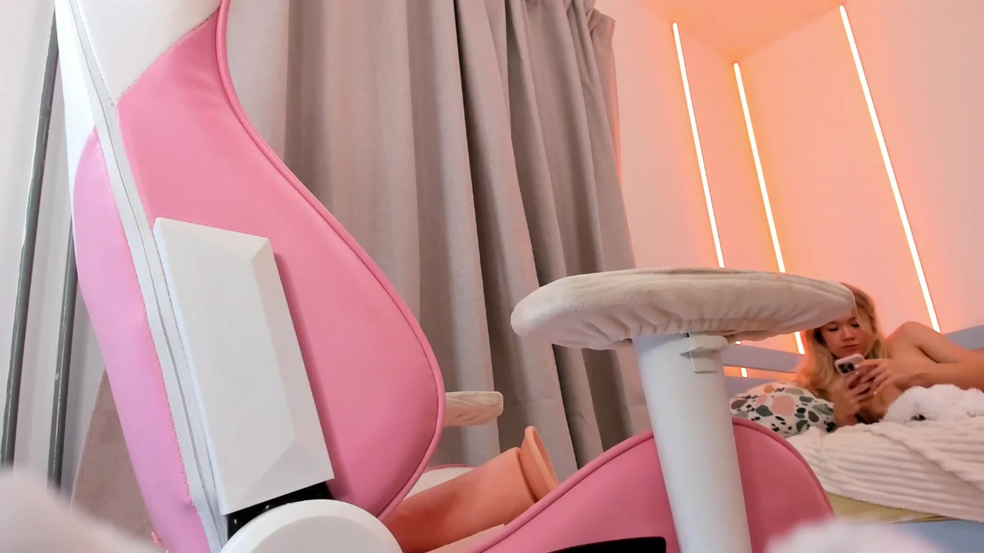 Gallery image thumbnail from Alice_Chery's myfreecams stream on, 11/18/2025, 10:31 image 6 of 20
