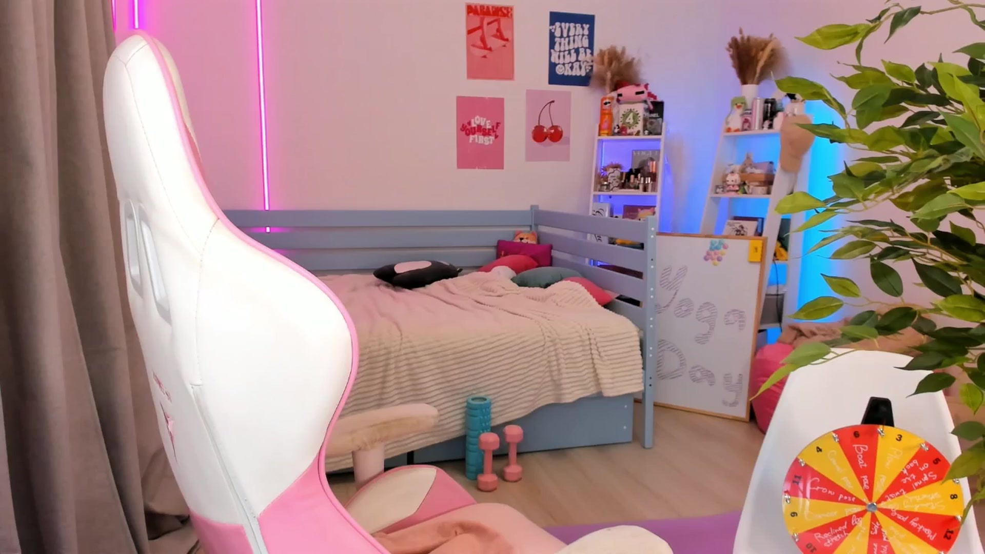 Gallery image thumbnail from Alice_Chery's myfreecams stream on, 11/19/2025, 07:56 image 6 of 20