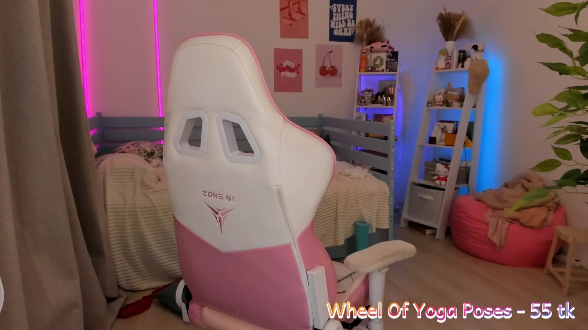 Gallery image thumbnail from Alice_Chery's myfreecams stream on, 11/19/2025, 10:42 image 4 of 20
