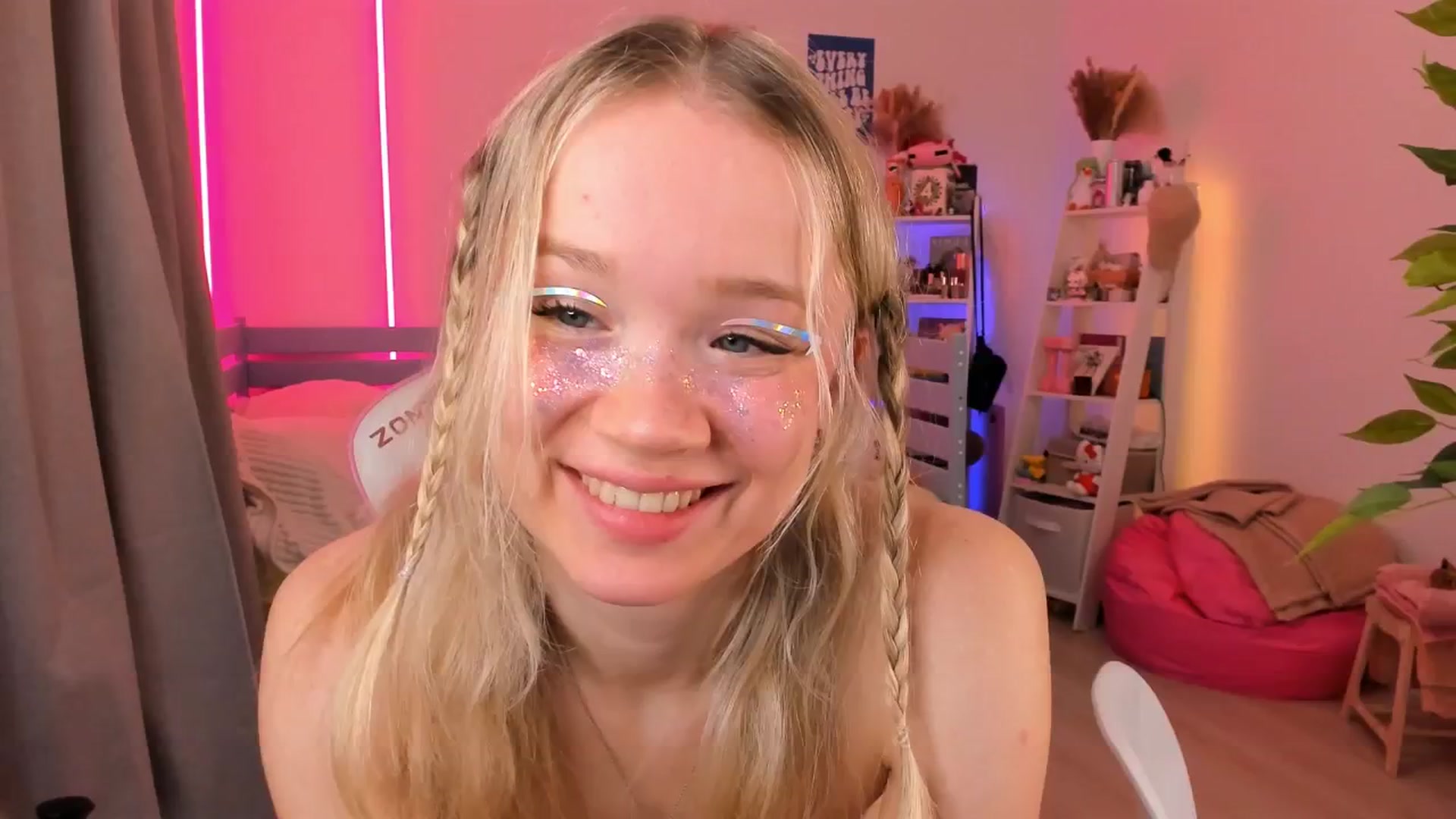 Gallery image thumbnail from Alice_Chery's myfreecams stream on, 11/20/2025, 10:53 image 16 of 20