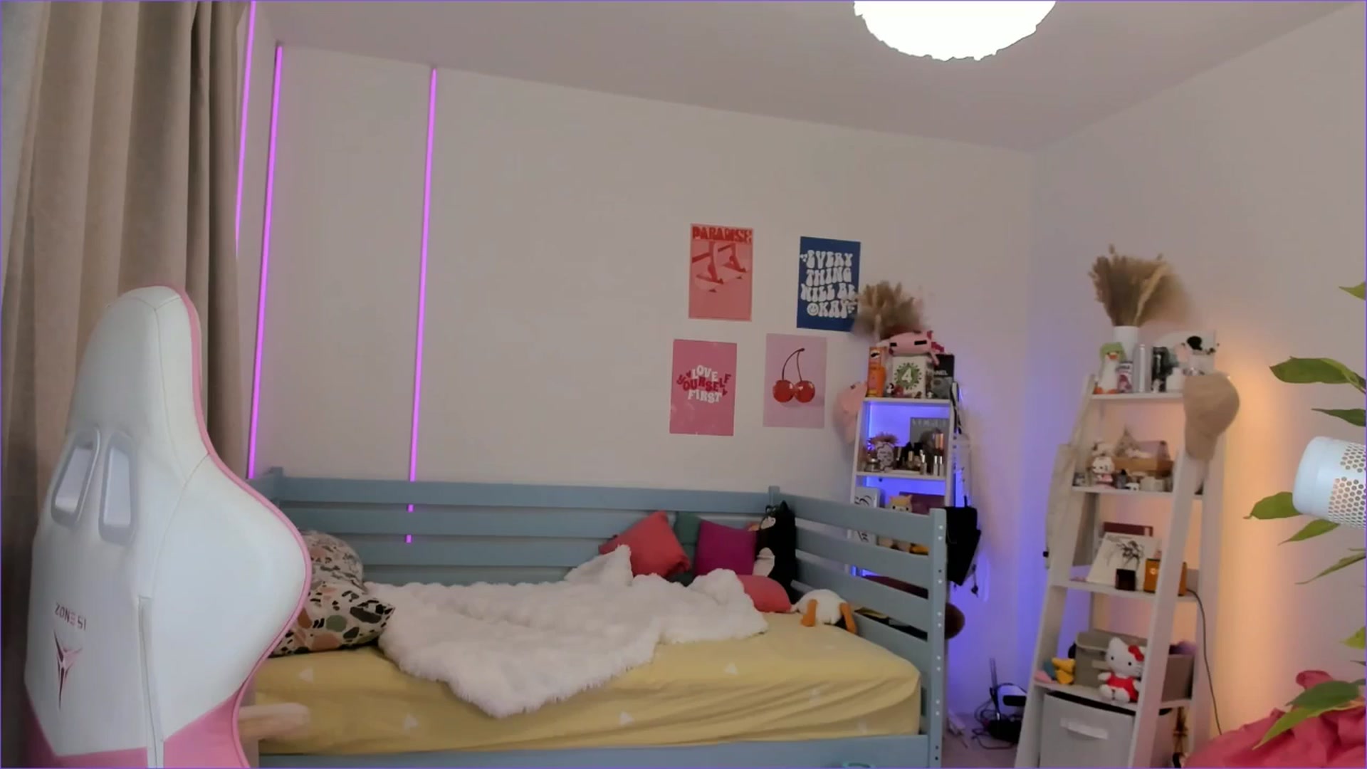 Gallery image thumbnail from Alice_Chery's myfreecams stream on, 11/26/2025, 07:52 image 18 of 20