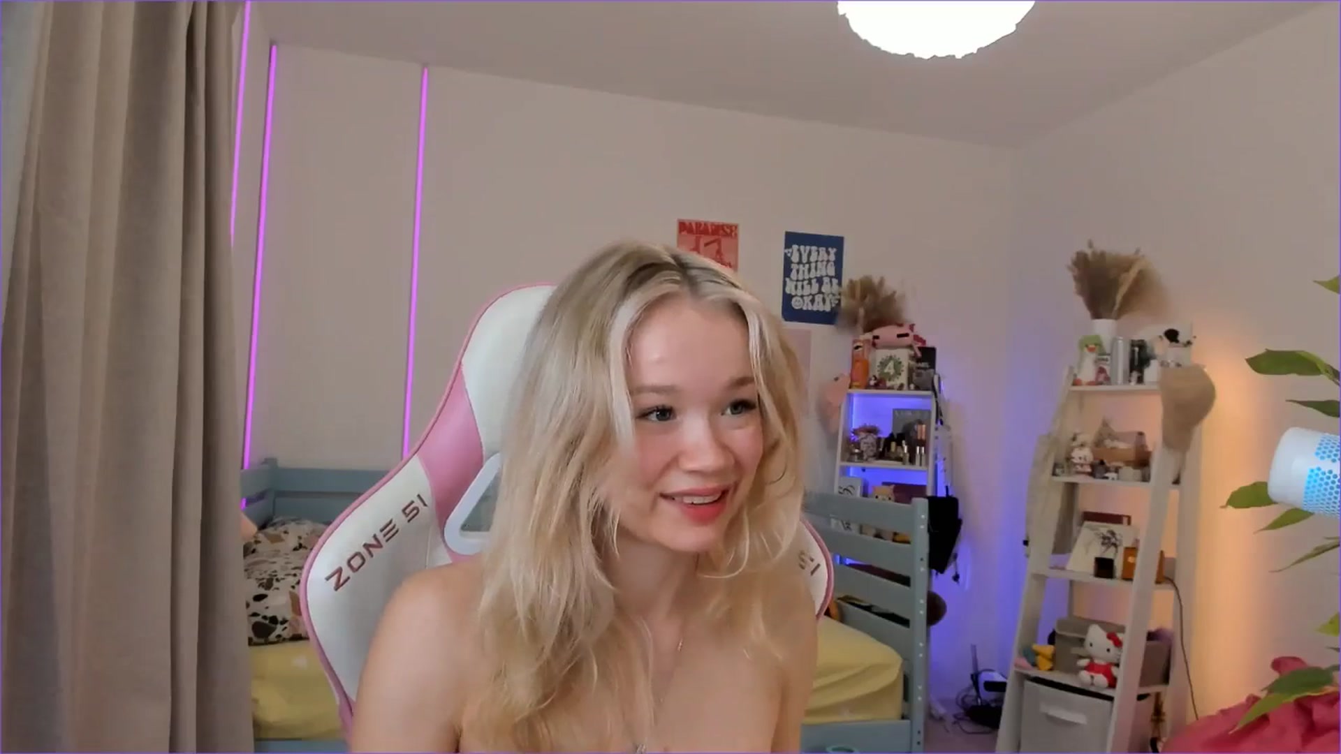Gallery image thumbnail from Alice_Chery's myfreecams stream on, 11/26/2025, 07:52 image 19 of 20