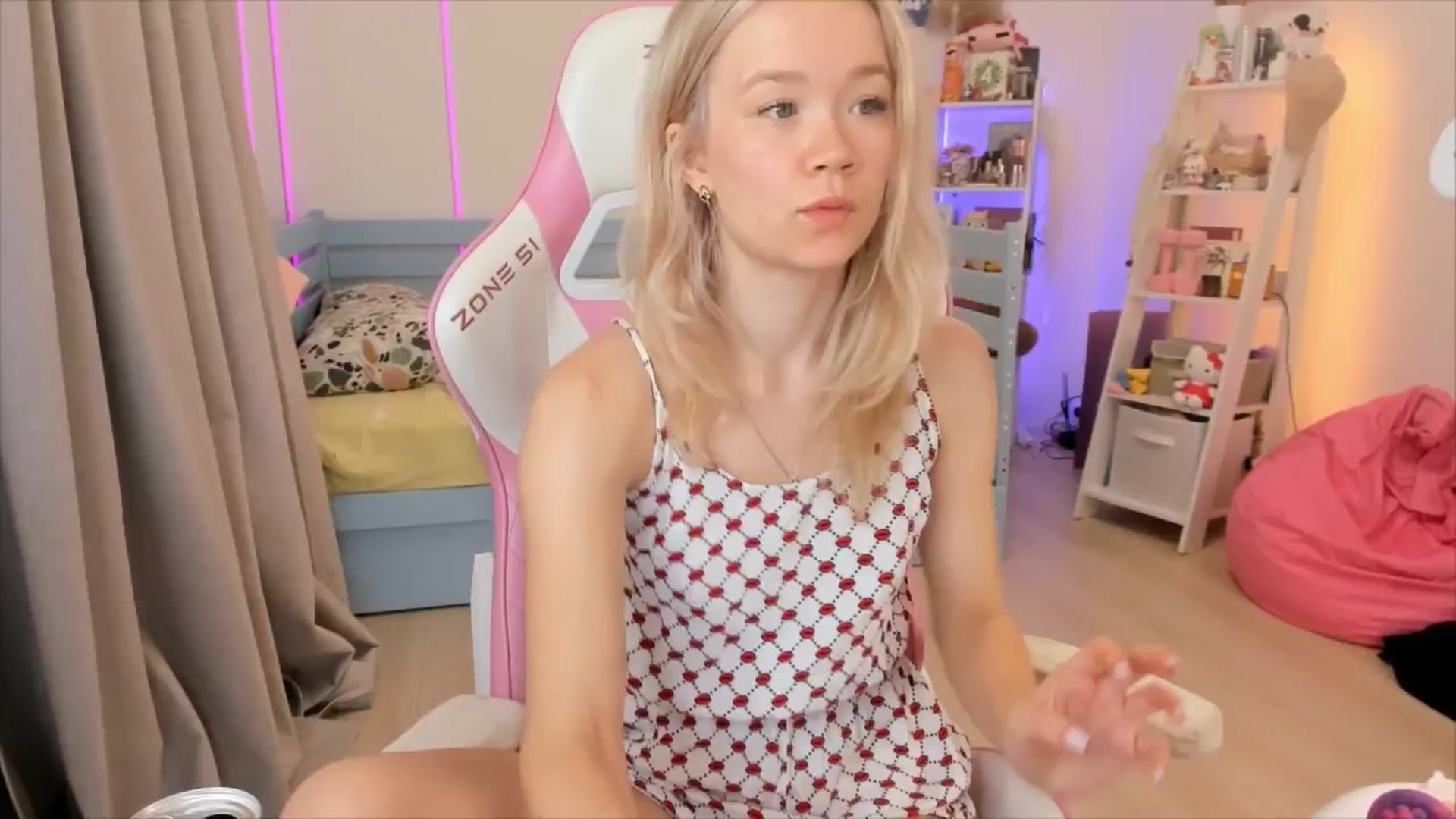 Gallery image thumbnail from Alice_Chery's myfreecams stream on, 11/27/2025, 07:49 image 3 of 20