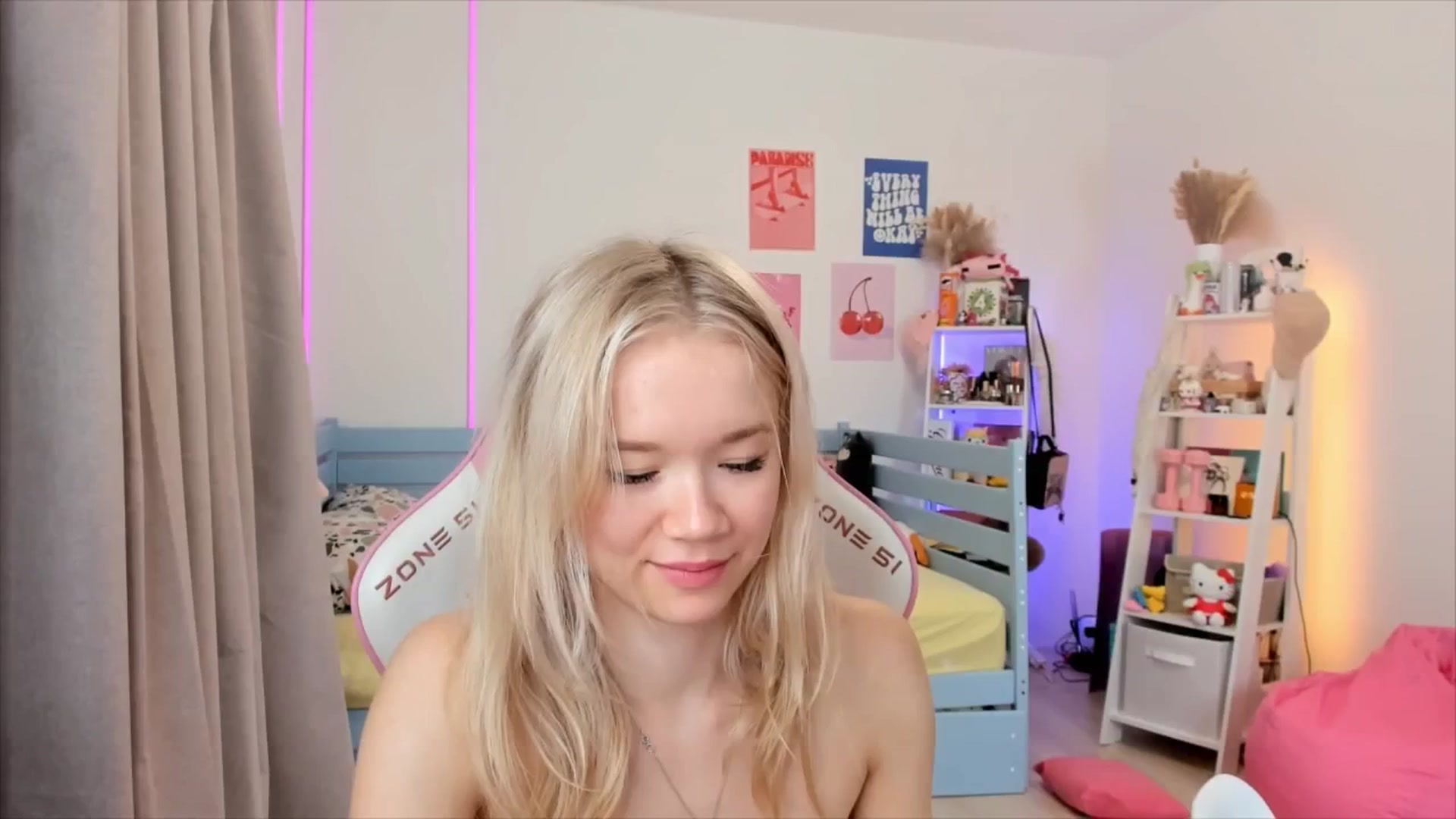 Gallery image thumbnail from Alice_Chery's myfreecams stream on, 11/28/2025, 10:27 image 4 of 20