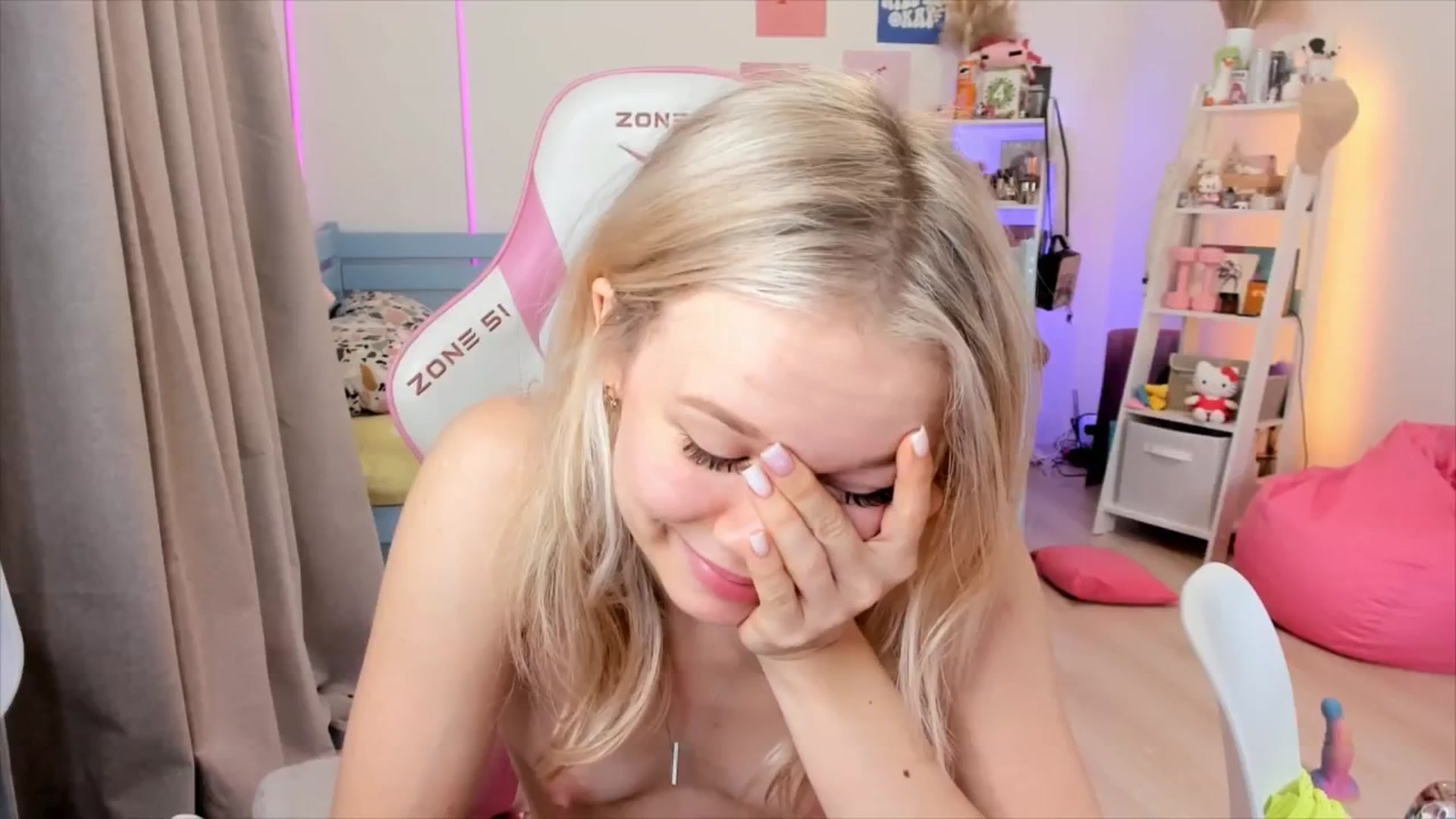 Gallery image thumbnail from Alice_Chery's myfreecams stream on, 11/28/2025, 10:27 image 5 of 20
