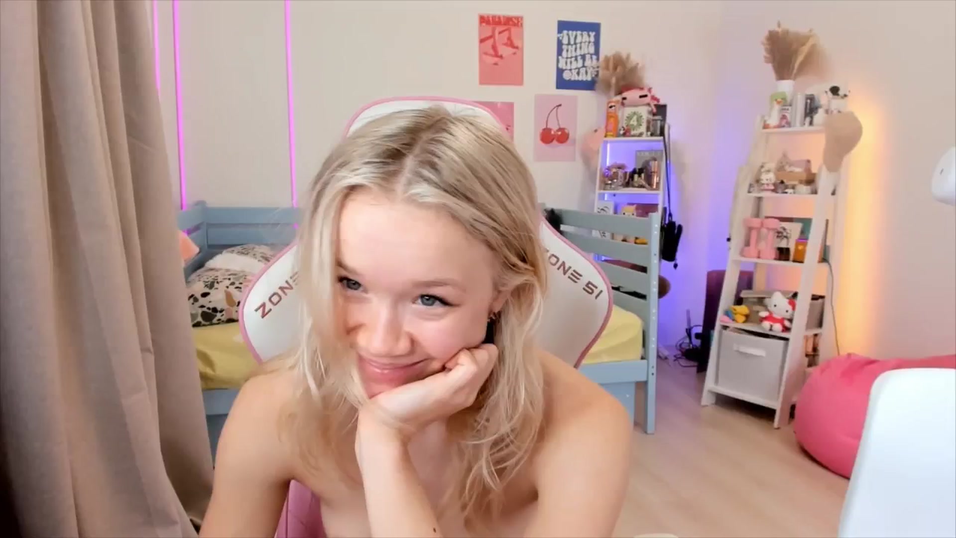 Gallery image thumbnail from Alice_Chery's myfreecams stream on, 11/29/2025, 09:27 image 9 of 20
