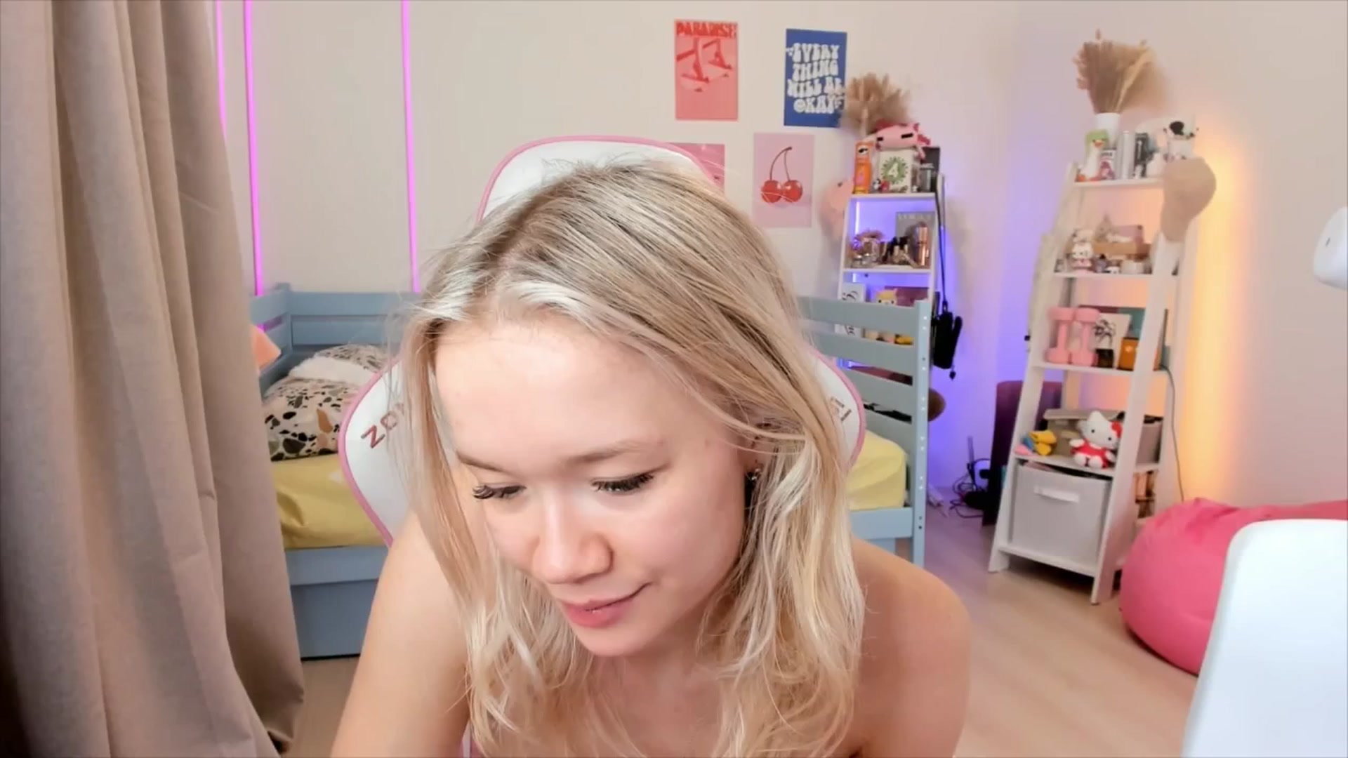 Gallery image thumbnail from Alice_Chery's myfreecams stream on, 11/29/2025, 09:27 image 10 of 20