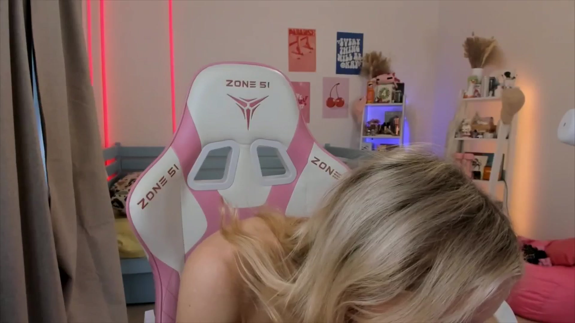 Gallery image thumbnail from Alice_Chery's myfreecams stream on, 11/30/2025, 09:17 image 2 of 20