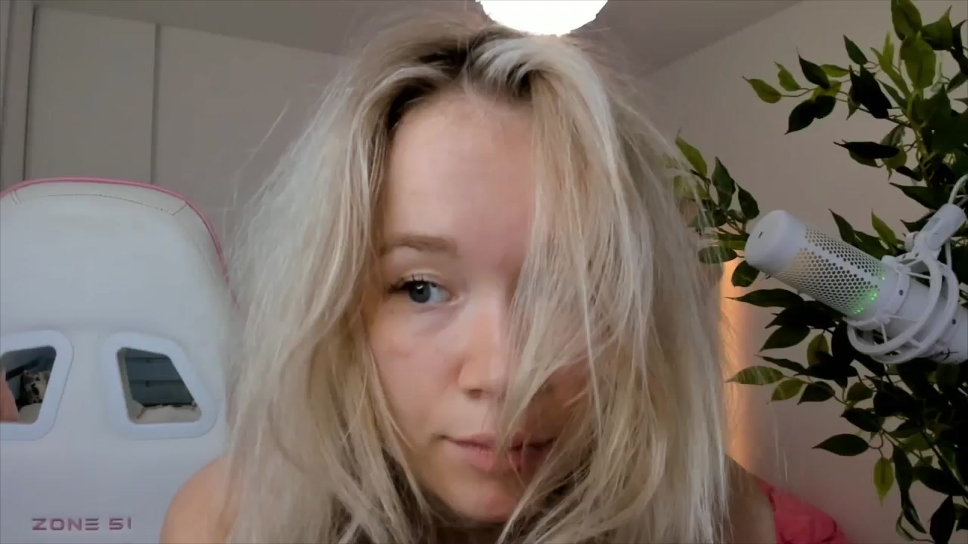 Gallery image thumbnail from Alice_Chery's myfreecams stream on, 12/02/2025, 10:53 image 19 of 20