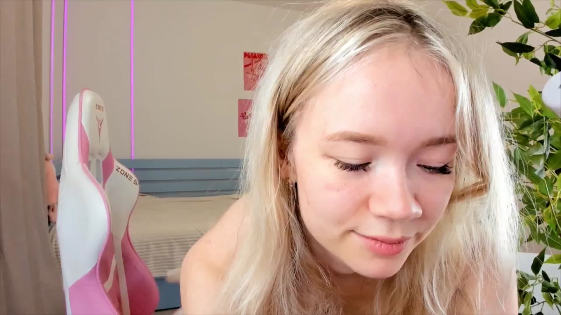 Gallery image thumbnail from Alice_Chery's myfreecams stream on, 12/05/2025, 06:29 image 5 of 20