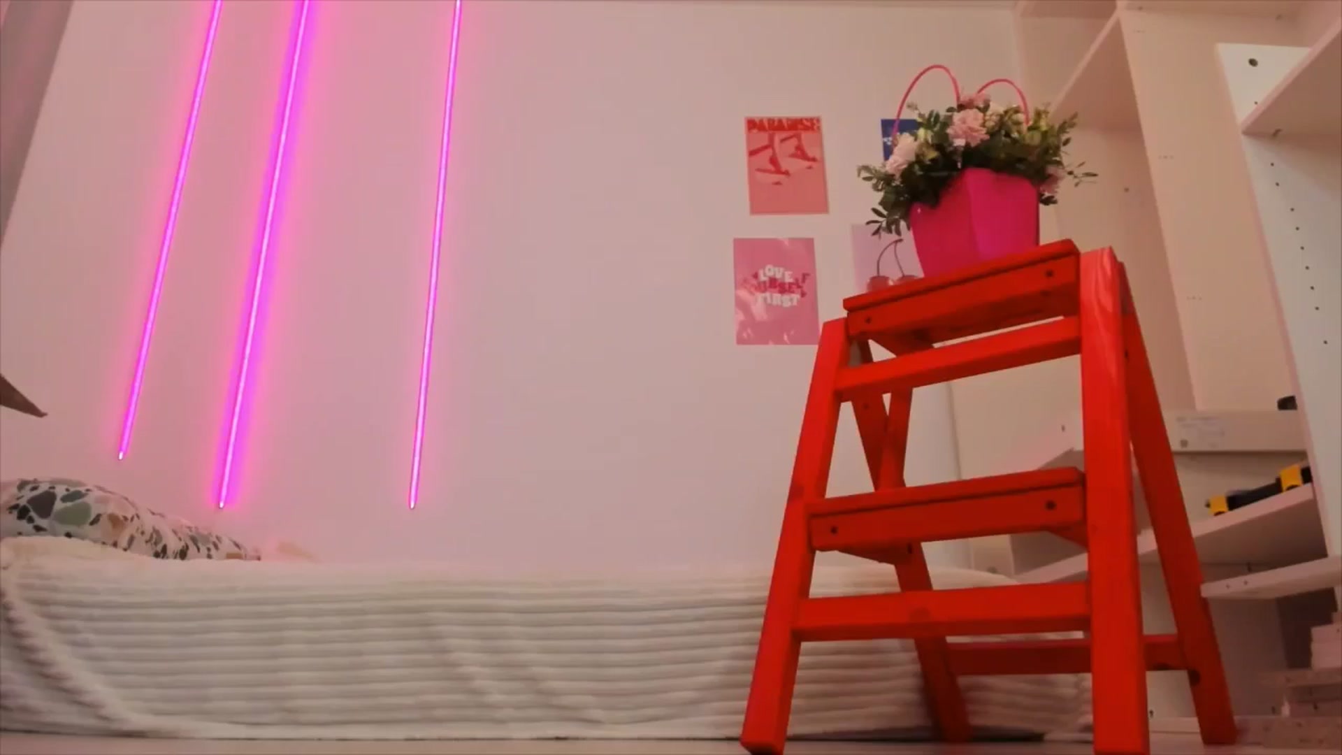 Gallery image thumbnail from Alice_Chery's myfreecams stream on, 12/09/2025, 08:33 image 15 of 20