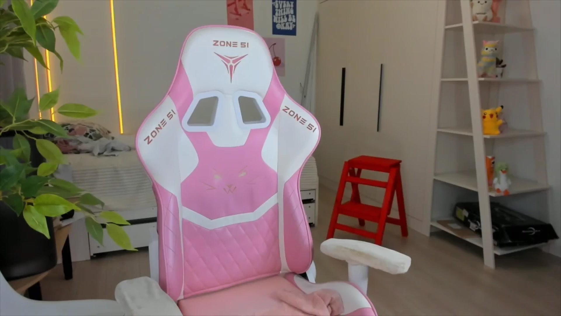 Gallery image thumbnail from Alice_Chery's myfreecams stream on, 12/16/2025, 10:06 image 4 of 20