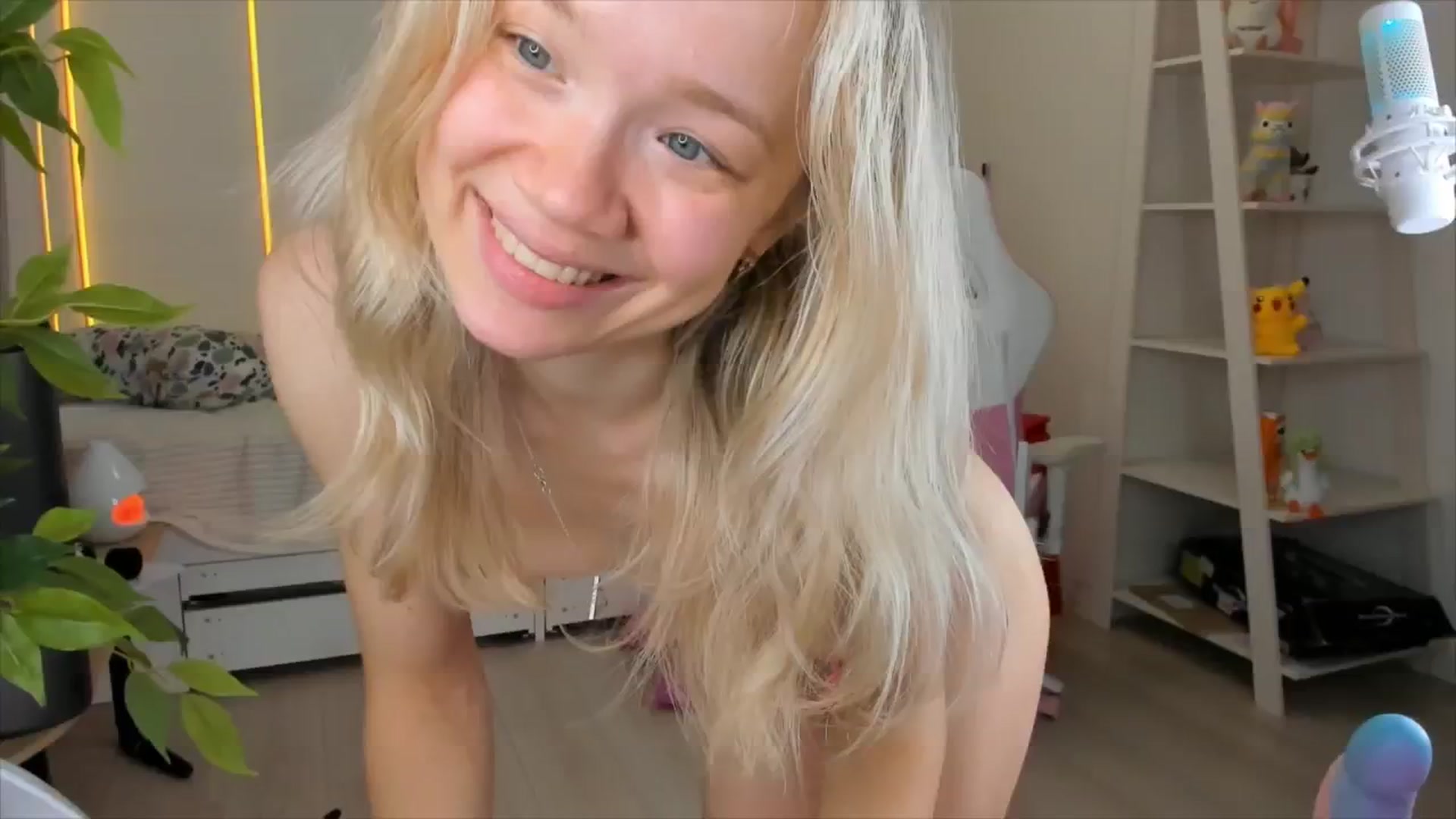 Gallery image thumbnail from Alice_Chery's myfreecams stream on, 12/16/2025, 10:42 image 1 of 20