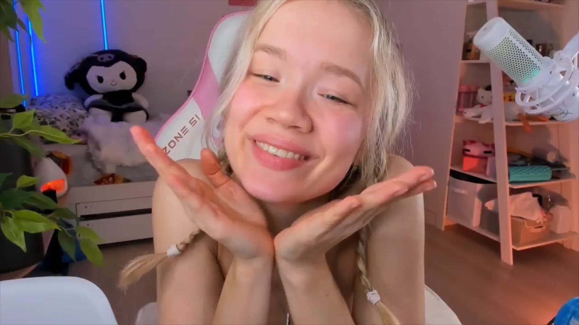 Gallery image thumbnail from Alice_Chery's myfreecams stream on, 12/19/2025, 05:13 image 19 of 20