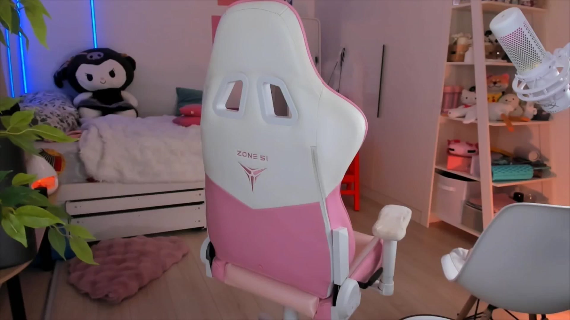 Gallery image thumbnail from Alice_Chery's myfreecams stream on, 12/19/2025, 09:14 image 3 of 20