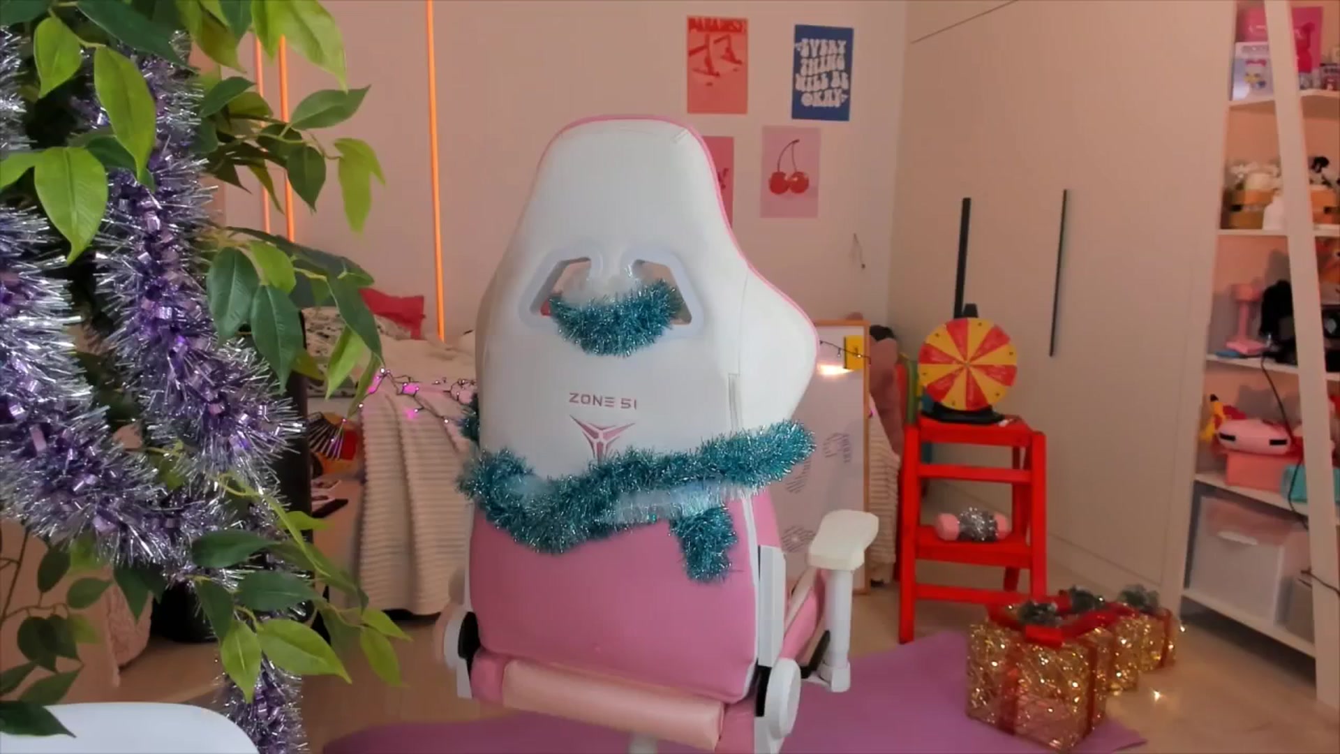 Gallery image thumbnail from Alice_Chery's myfreecams stream on, 12/24/2025, 07:13 image 6 of 20