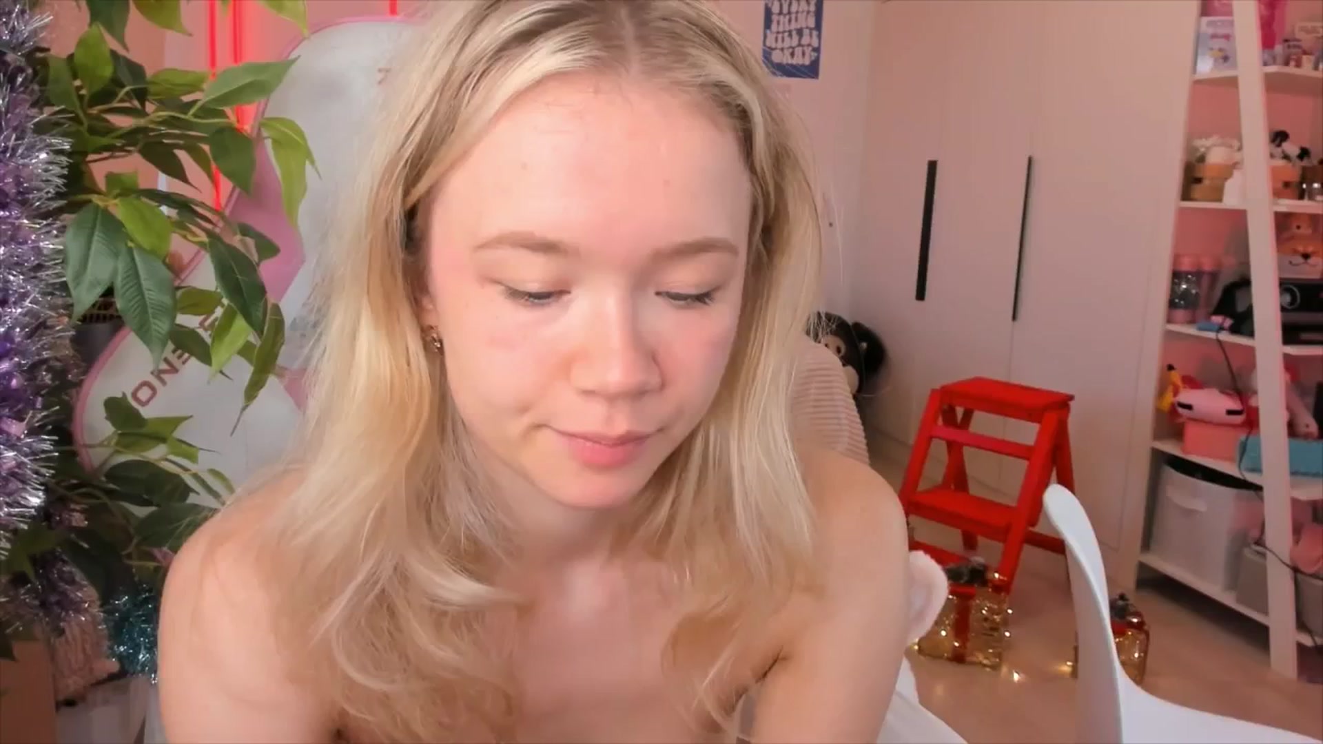 Gallery image thumbnail from Alice_Chery's myfreecams stream on, 12/26/2025, 08:40 image 11 of 20