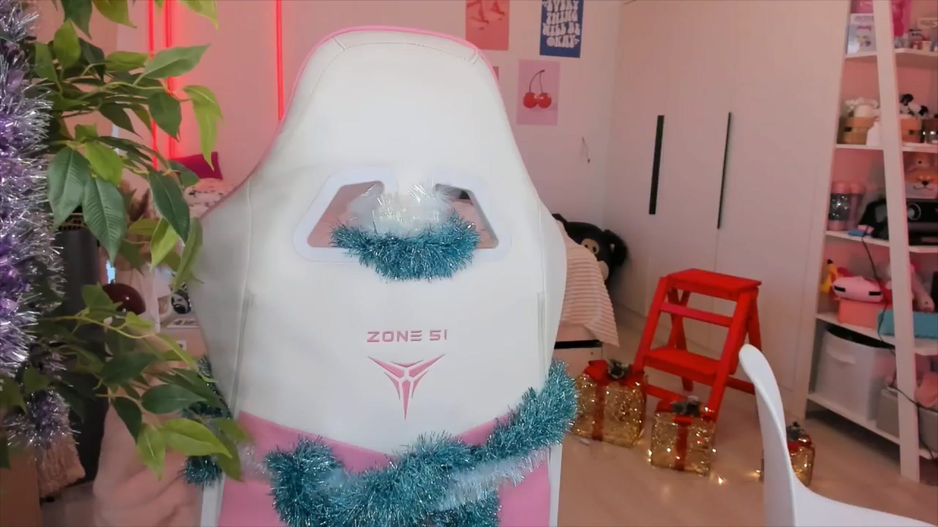 Gallery image thumbnail from Alice_Chery's myfreecams stream on, 12/26/2025, 08:40 image 5 of 20