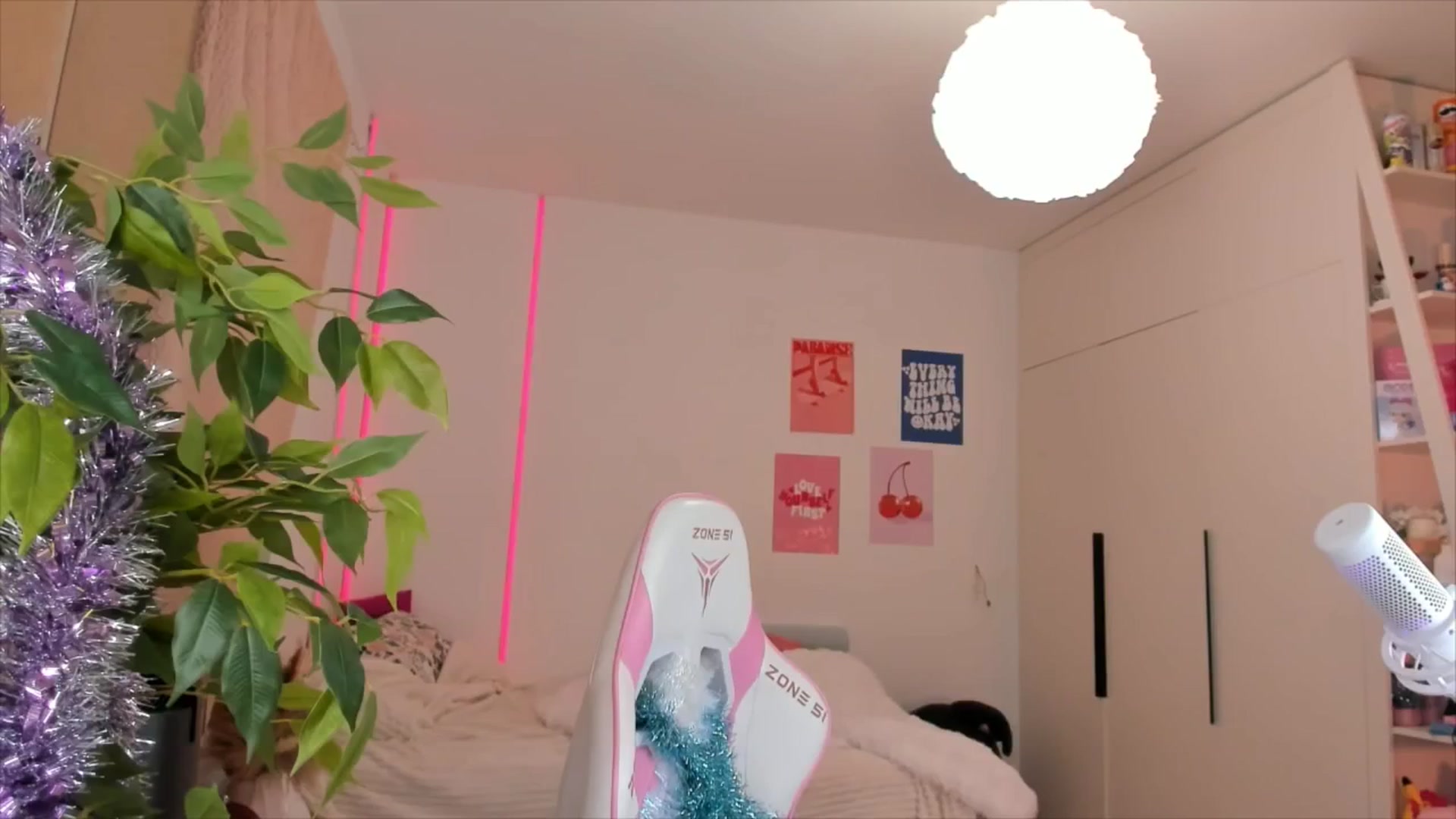 Gallery image thumbnail from Alice_Chery's myfreecams stream on, 12/27/2025, 05:56 image 10 of 20