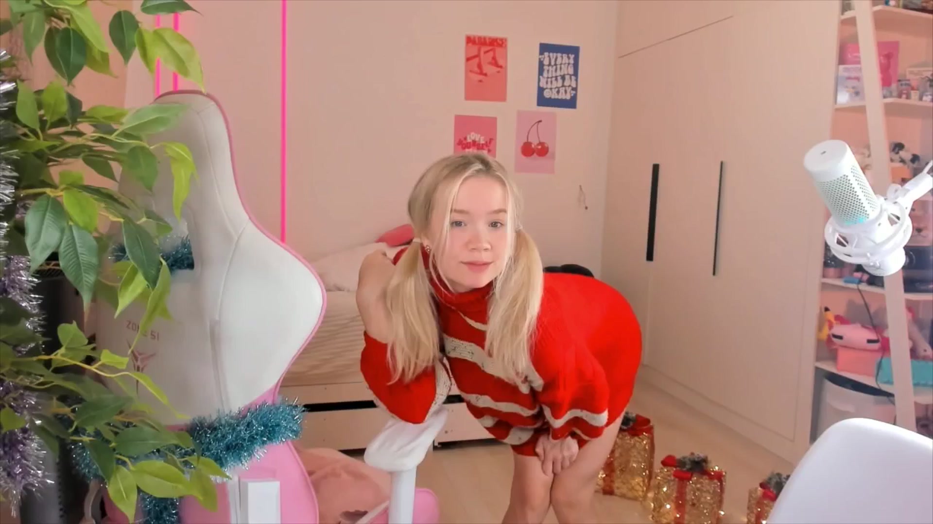 Gallery image thumbnail from Alice_Chery's myfreecams stream on, 12/27/2025, 05:56 image 2 of 20