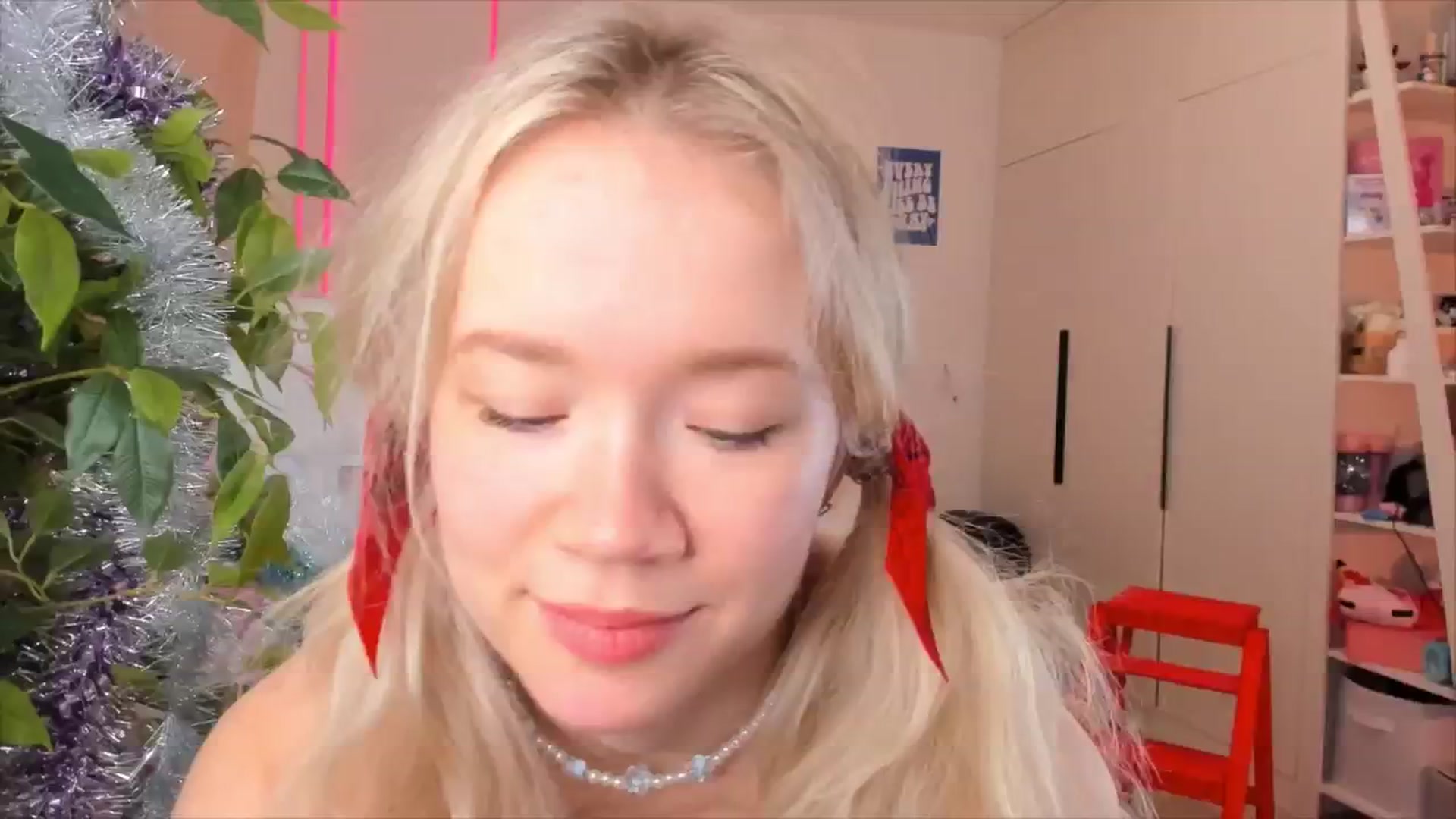 Gallery image thumbnail from Alice_Chery's myfreecams stream on, 12/28/2025, 06:57 image 13 of 20
