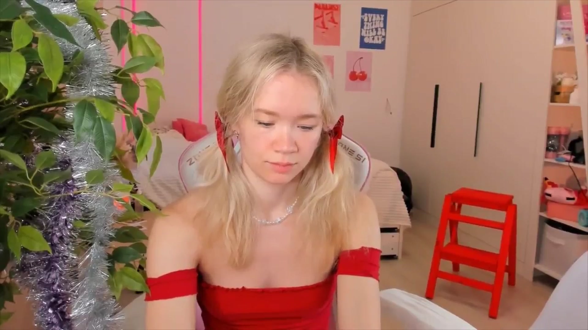 Gallery image thumbnail from Alice_Chery's myfreecams stream on, 12/28/2025, 08:34 image 19 of 20