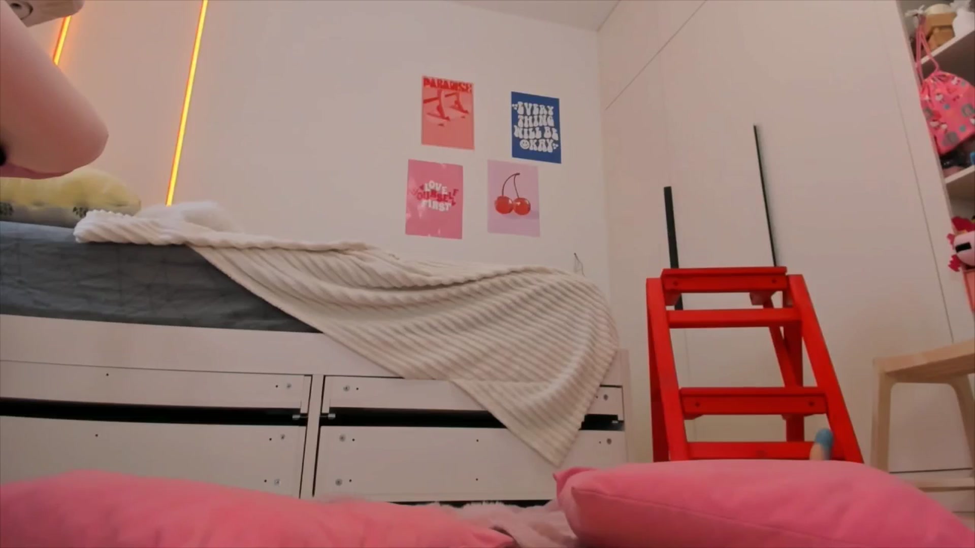 Gallery image thumbnail from Alice_Chery's myfreecams stream on, 01/04/2026, 11:05 image 9 of 20