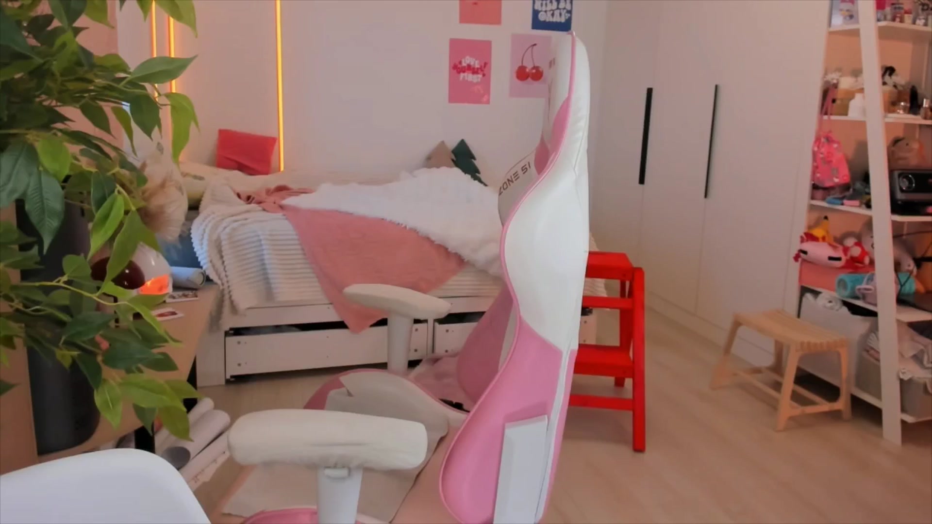 Gallery image thumbnail from Alice_Chery's myfreecams stream on, 01/05/2026, 08:30 image 19 of 20
