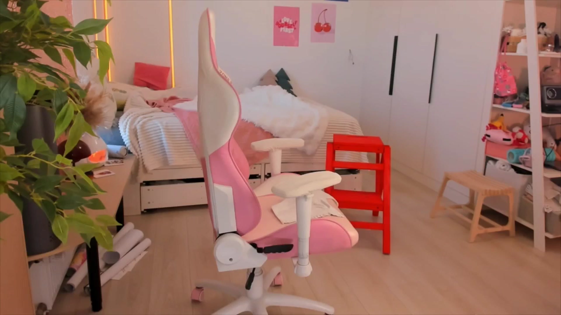 Gallery image thumbnail from Alice_Chery's myfreecams stream on, 01/05/2026, 11:07 image 3 of 20