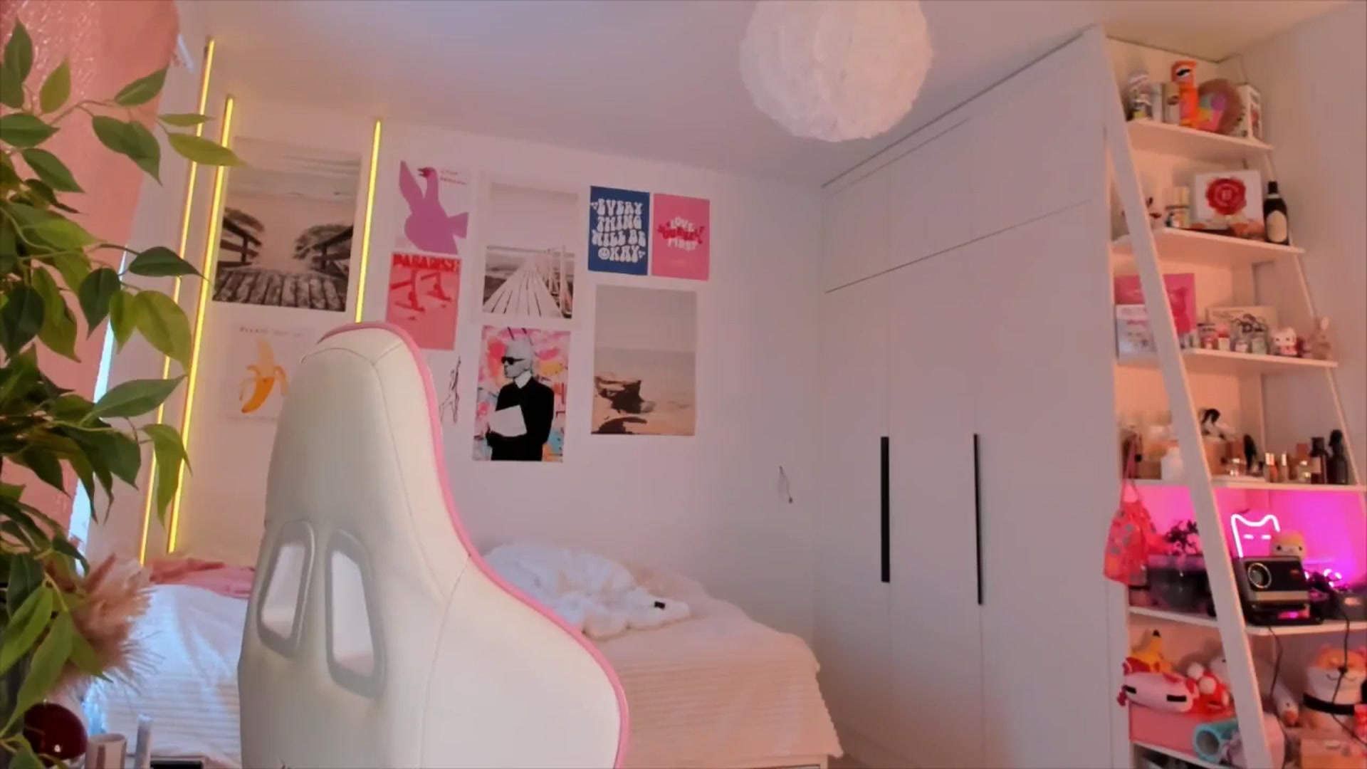 Gallery image thumbnail from Alice_Chery's myfreecams stream on, 01/08/2026, 10:10 image 11 of 20