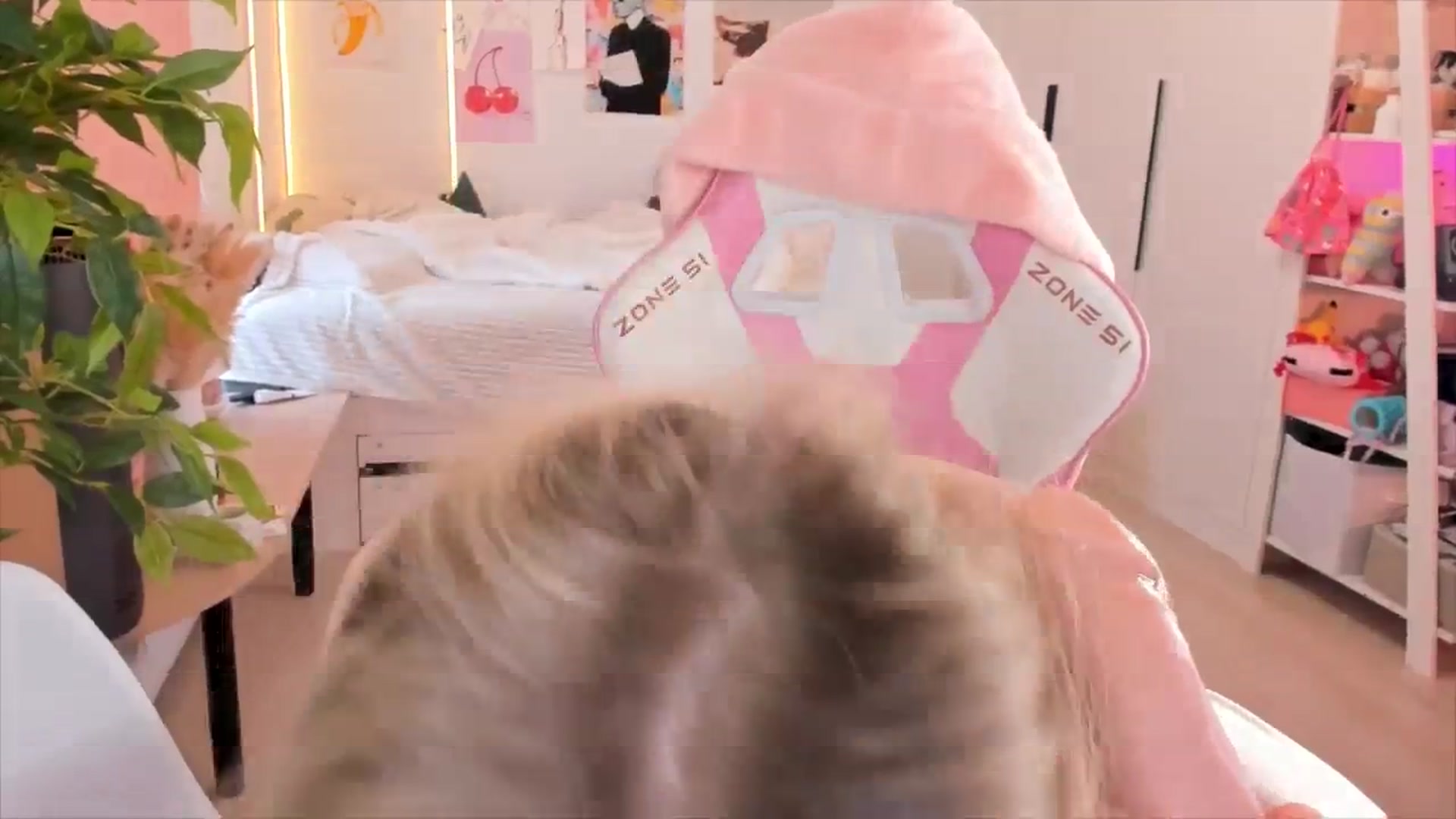 Gallery image thumbnail from Alice_Chery's myfreecams stream on, 01/10/2026, 09:23 image 2 of 20