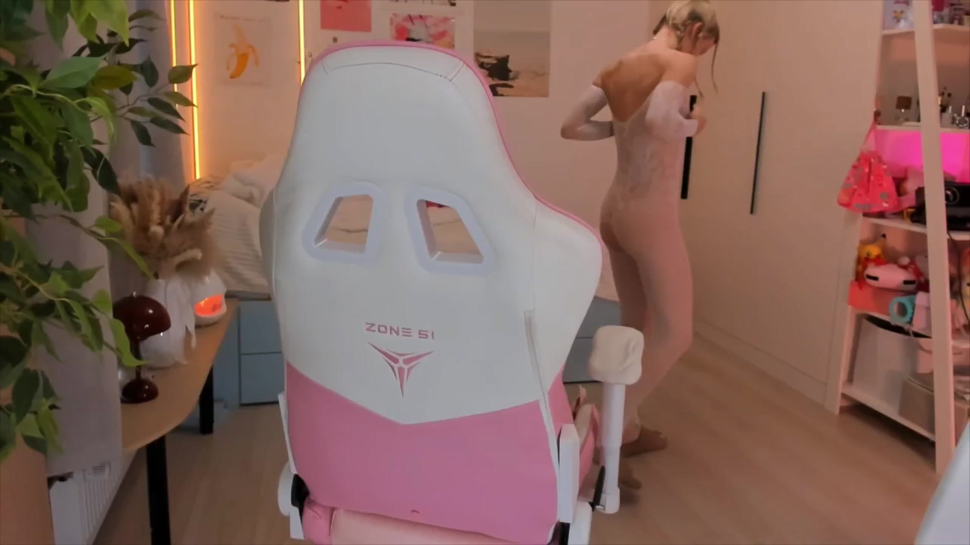 Gallery image thumbnail from Alice_Chery's myfreecams stream on, 01/27/2026, 10:45 image 5 of 20