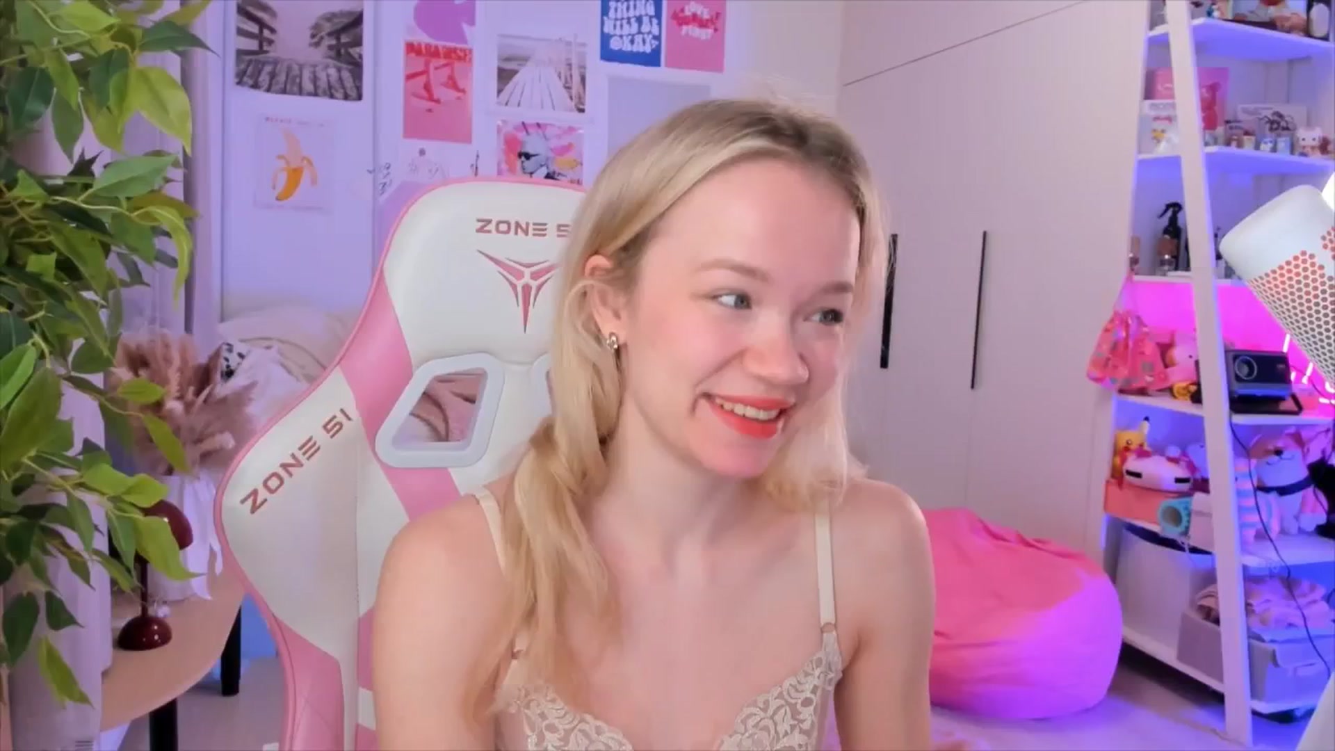 Gallery image thumbnail from Alice_Chery's myfreecams stream on, 01/31/2026, 07:30 image 1 of 20