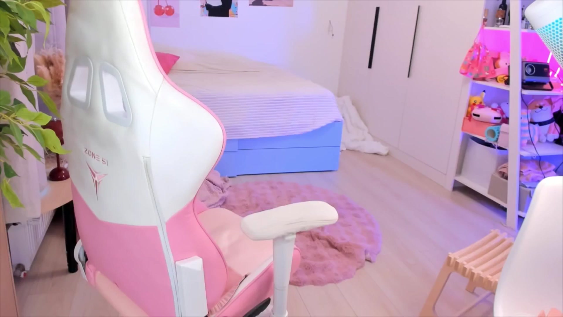 Gallery image thumbnail from Alice_Chery's myfreecams stream on, 01/31/2026, 07:30 image 14 of 20