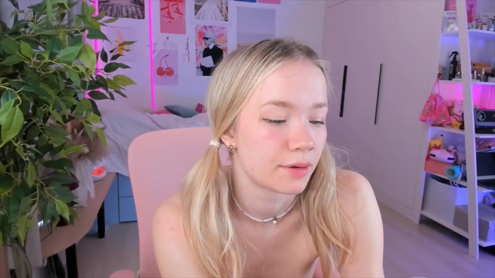 Gallery image thumbnail from Alice_Chery's myfreecams stream on, 02/06/2026, 10:15 image 11 of 20