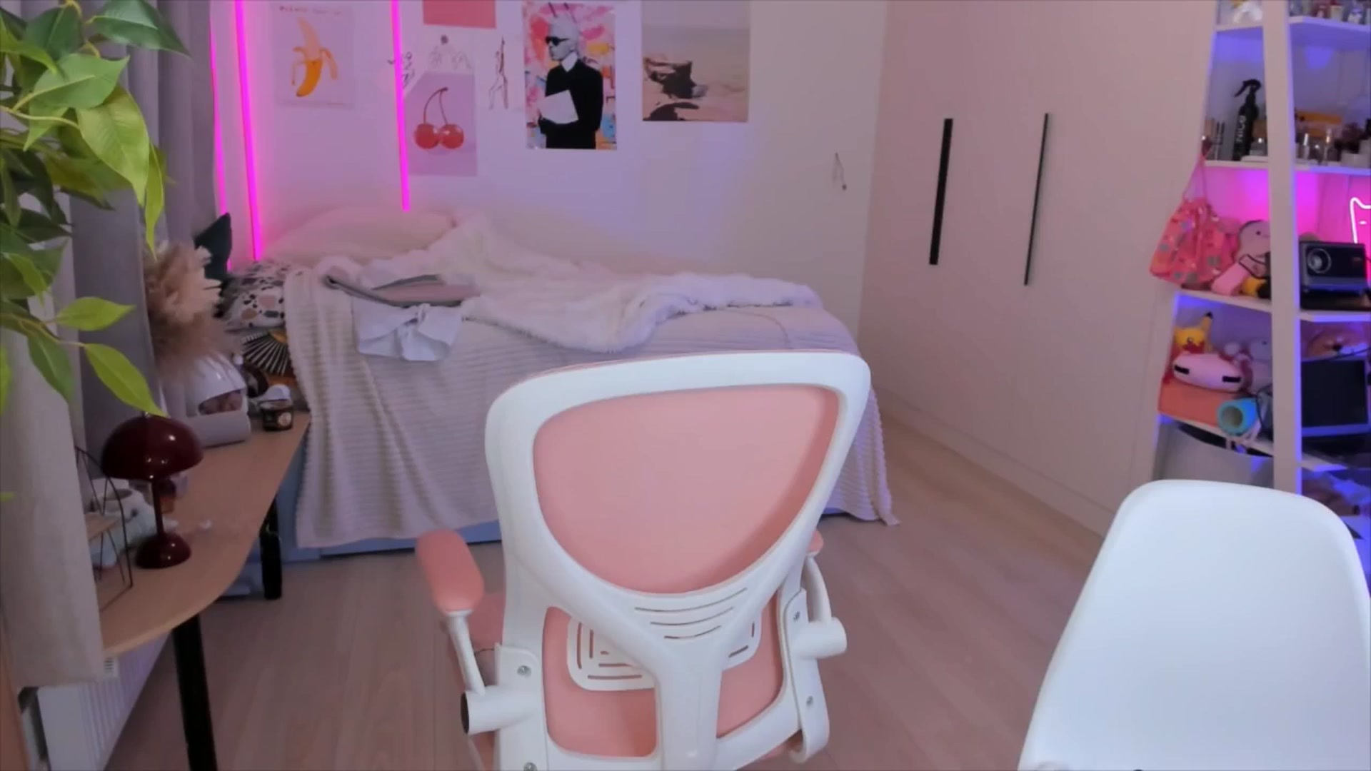 Gallery image thumbnail from Alice_Chery's myfreecams stream on, 02/07/2026, 08:22 image 18 of 20